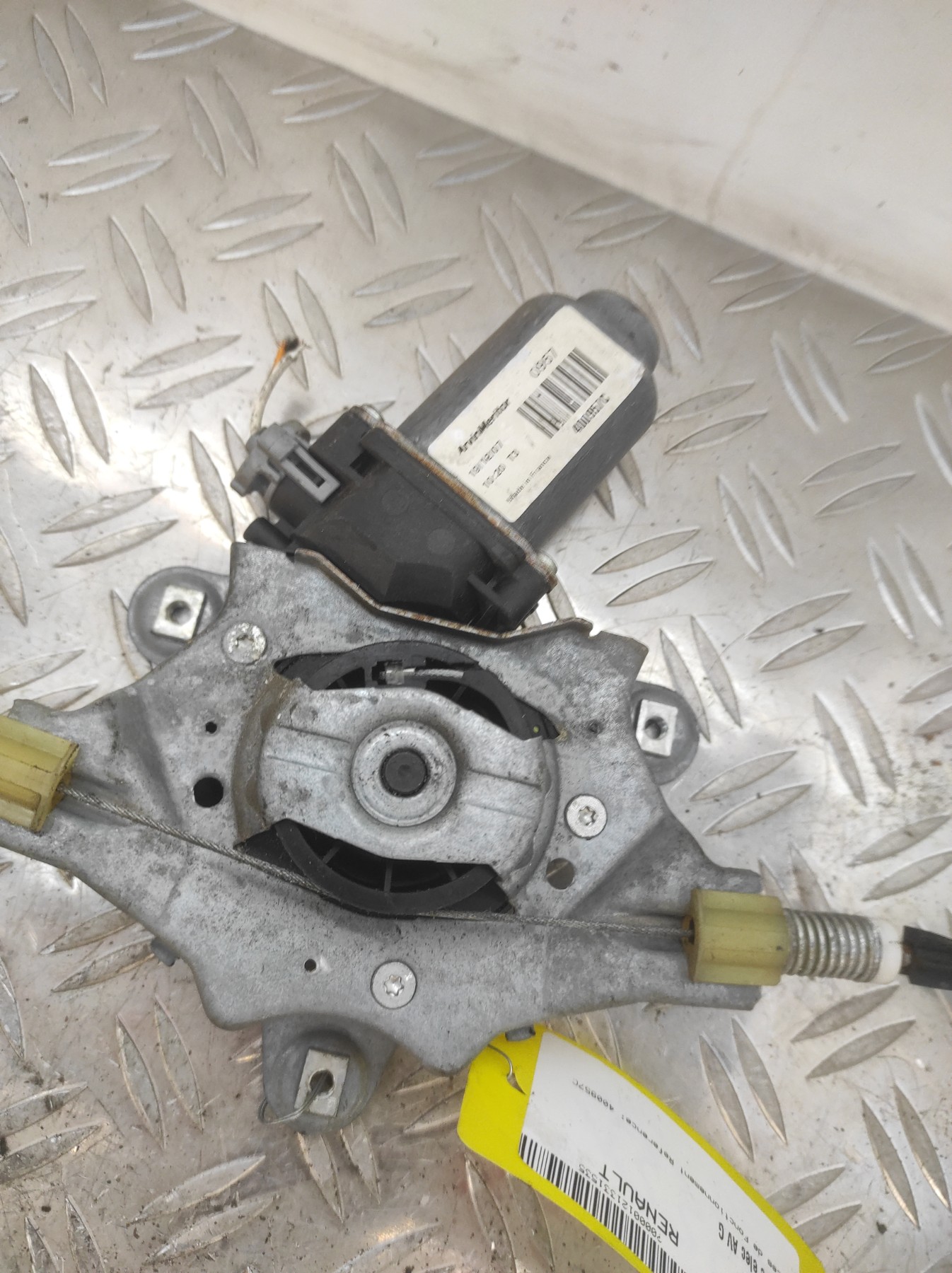 Leve vitre electrique avant gauche RENAULT TWINGO 2 PHASE 1 – 400957C