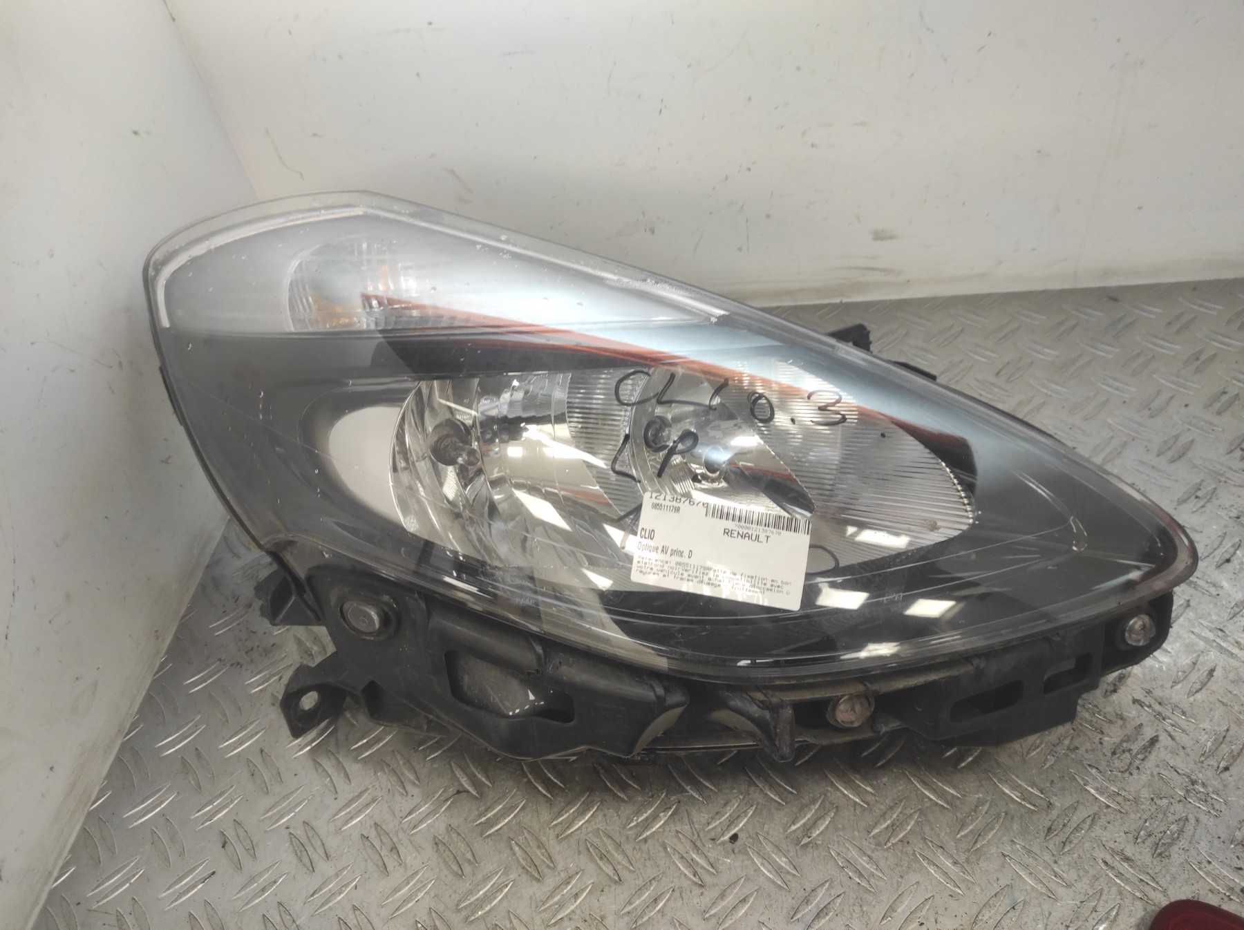 Optique avant principal droit (feux)(phare) RENAULT – 085511179R