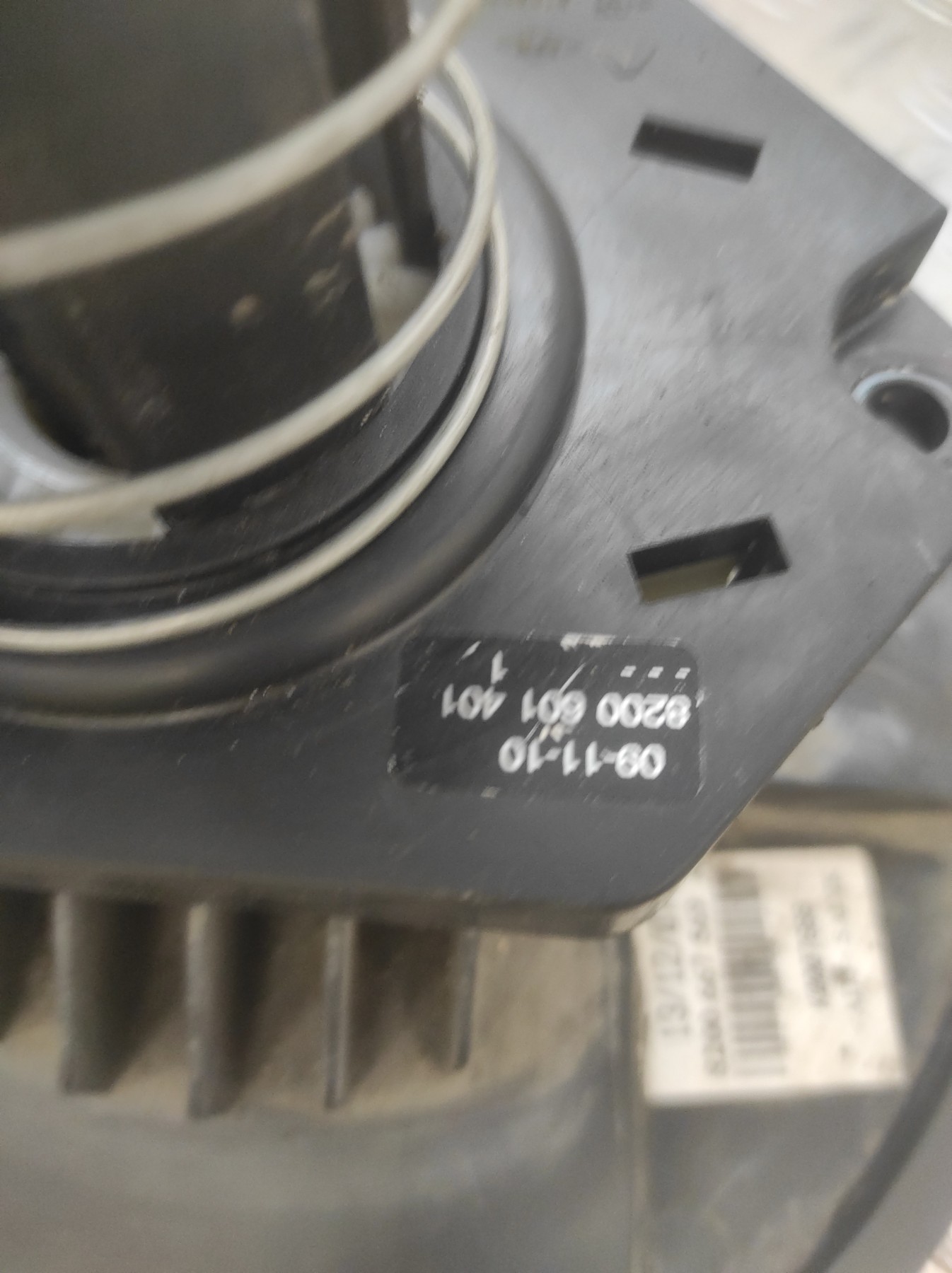 Treuil de roue de secours RENAULT CLIO 3 PHASE 1 BREAK – 8200667569