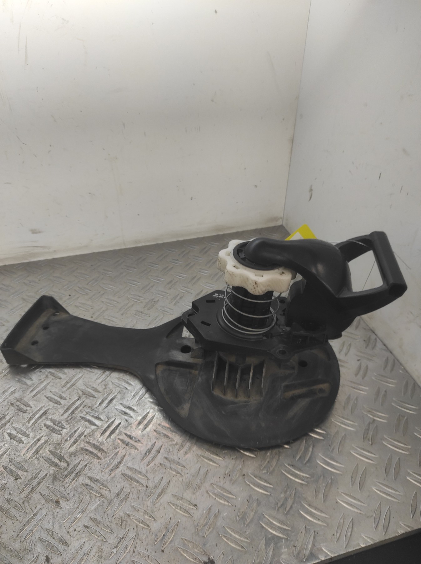 Treuil de roue de secours RENAULT CLIO 3 PHASE 1 BREAK – 8200667569