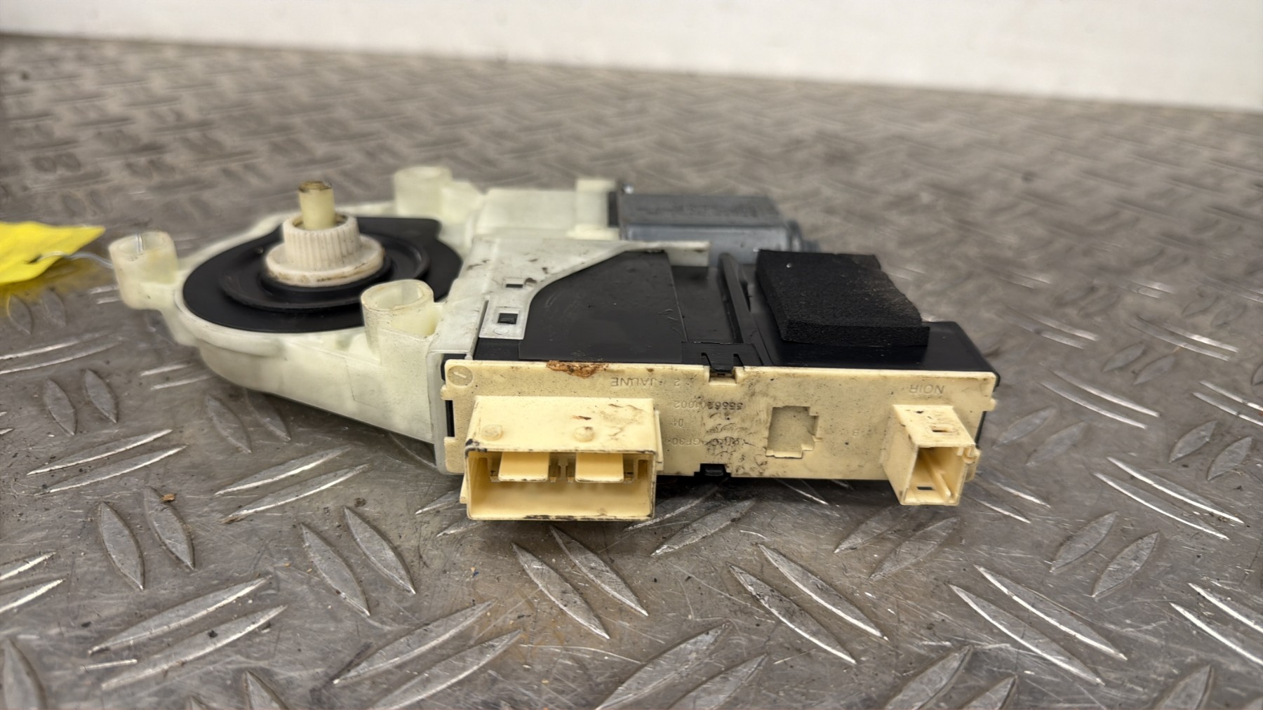 Moteur leve vitre avant gauche CITROEN C4 1 PHASE 1 – 9681575280