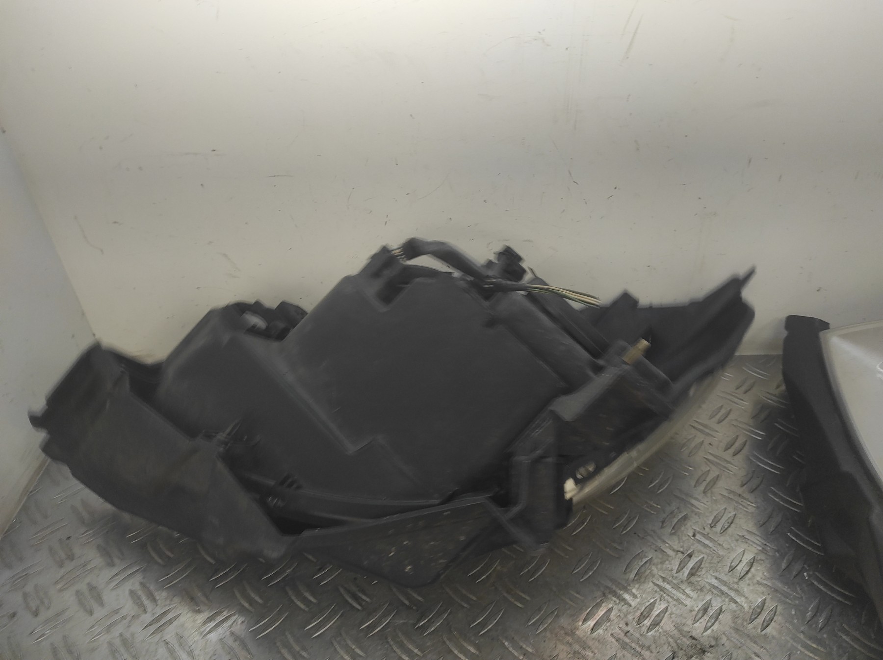 Optique avant principal droit (feux)(phare) RENAULT CLIO 3 PHASE 1 – 8200459823