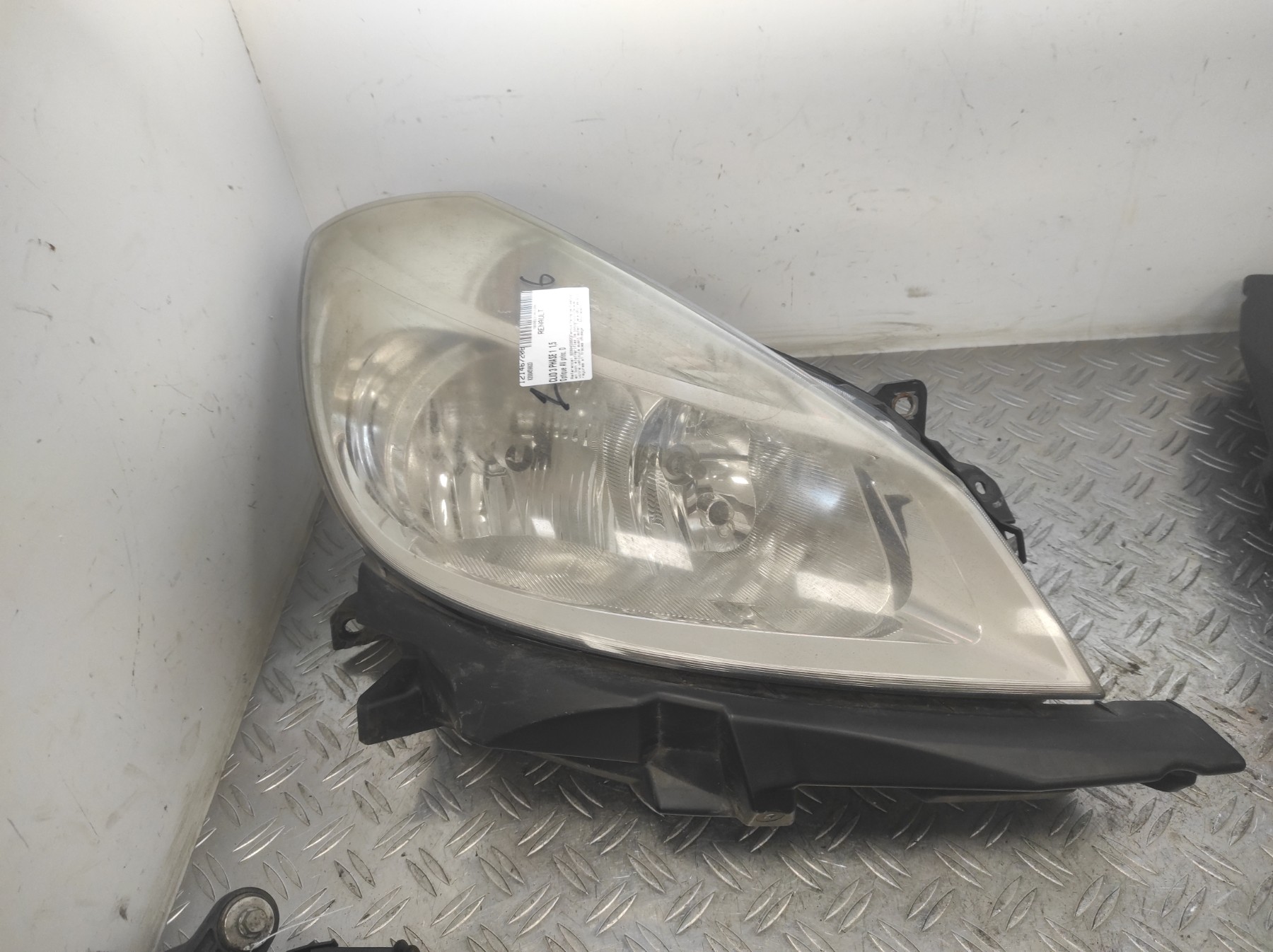Optique avant principal droit (feux)(phare) RENAULT CLIO 3 PHASE 1 – 8200459823