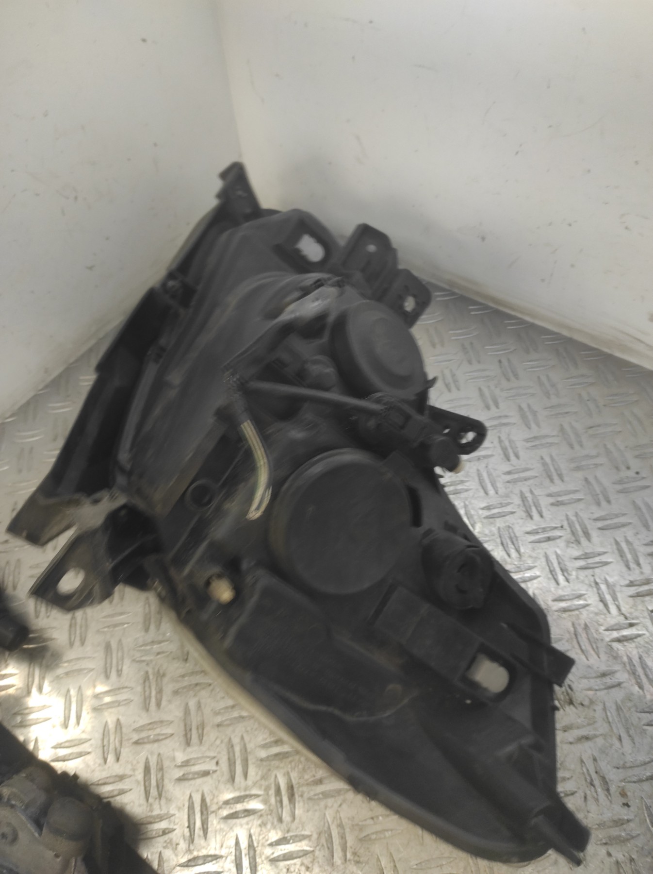 Optique avant principal droit (feux)(phare) RENAULT CLIO 3 PHASE 1 – 8200459823