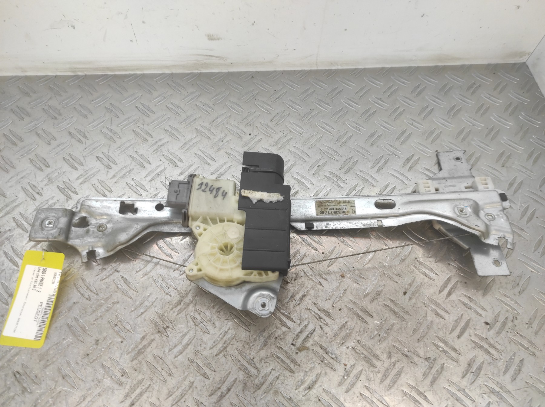 Leve vitre electrique arriere gauche PEUGEOT 5008 1 PHASE 1 – 9683671780