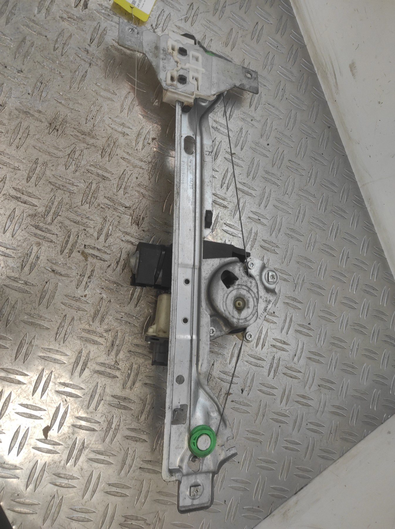 Leve vitre electrique arriere droit PEUGEOT 5008 1 PHASE 1 – 9683670680