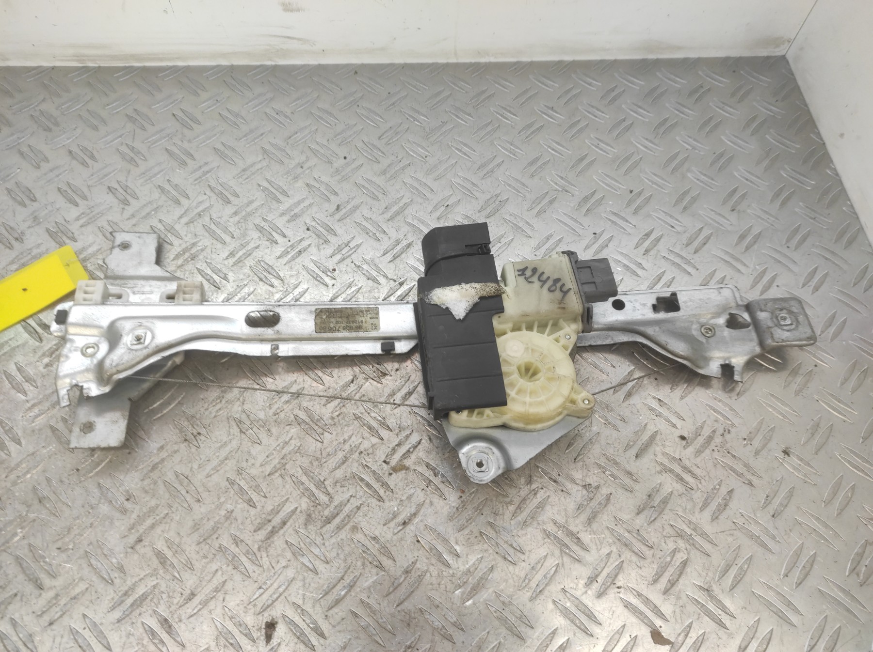 Leve vitre electrique arriere droit PEUGEOT 5008 1 PHASE 1 – 9683670680