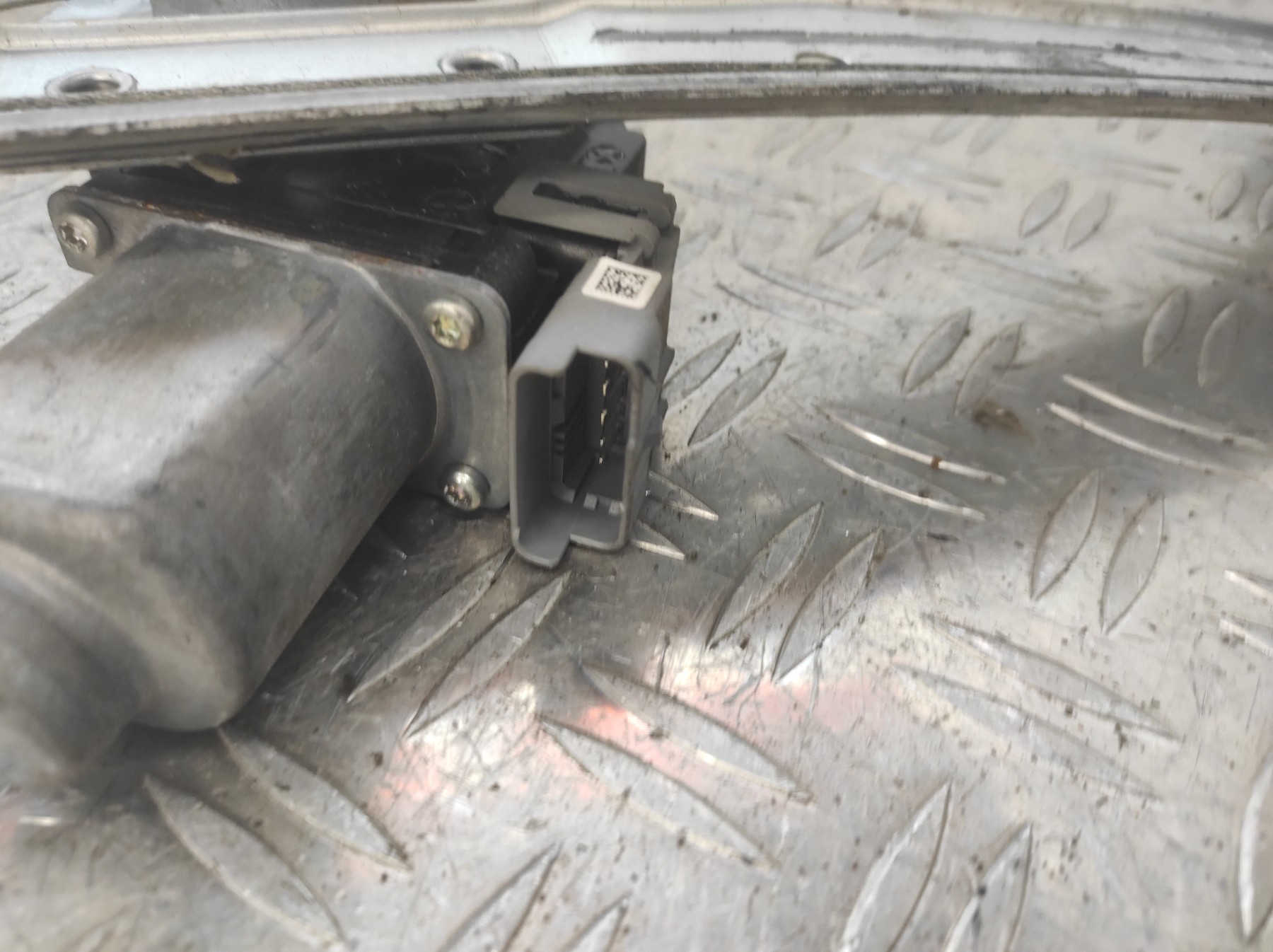 Leve vitre electrique avant gauche CITROEN C3 2 PHASE 2 – 9802617780