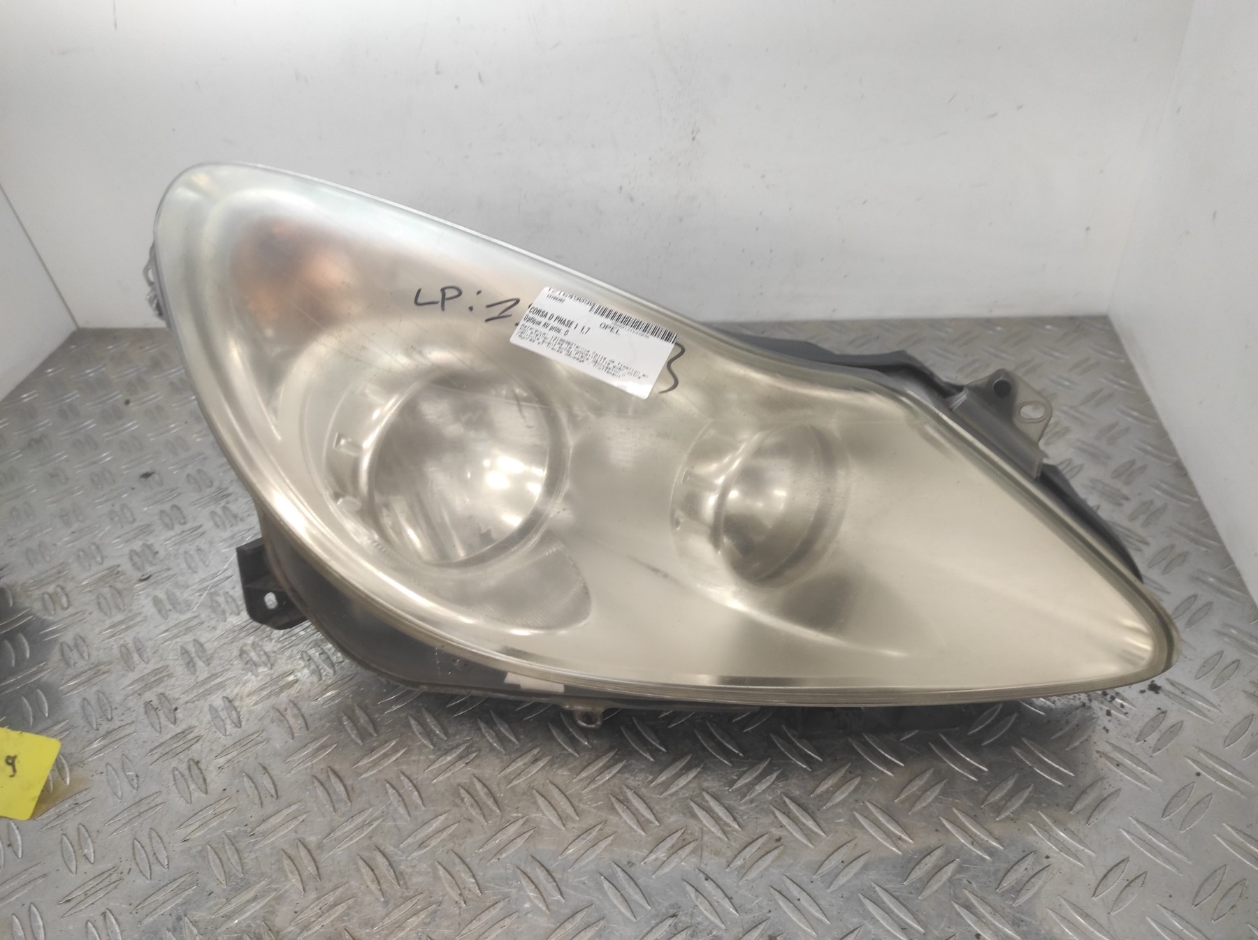 Optique avant principal droit (feux)(phare) OPEL CORSA D PHASE 1 – 13186382