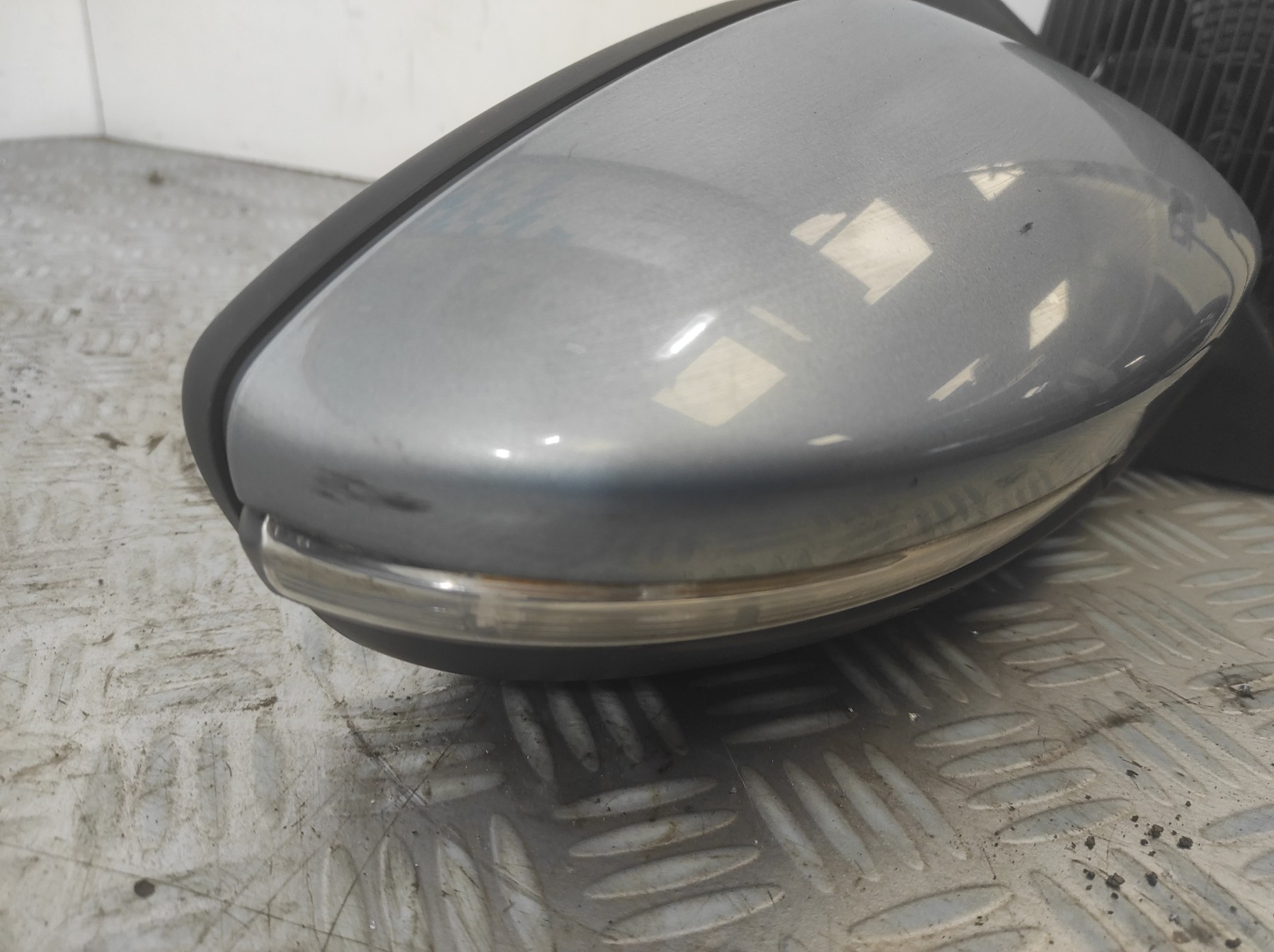 Retroviseur droit VOLKSWAGEN PASSAT 6 BREAK – 3C0857934A