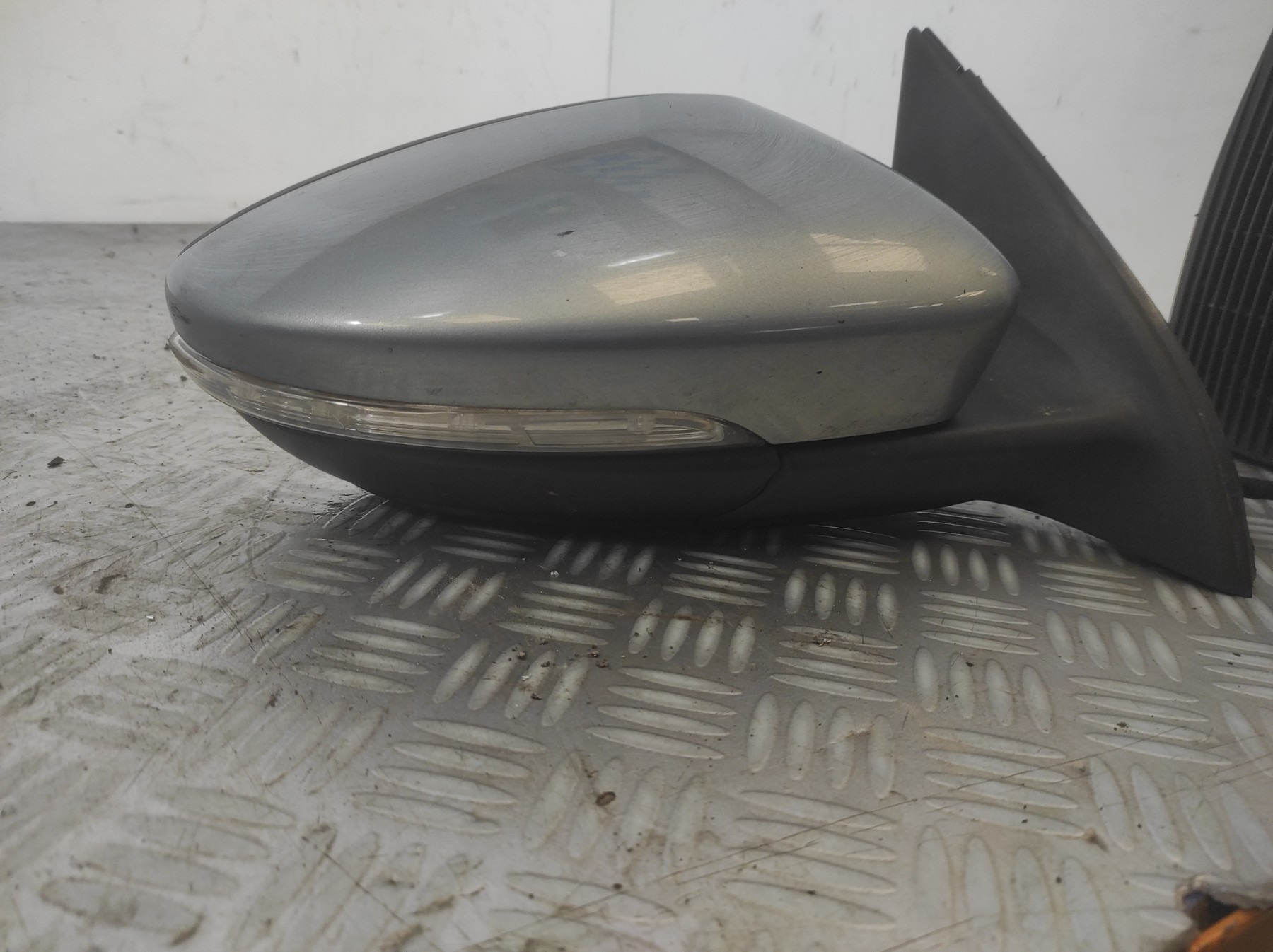 Retroviseur droit VOLKSWAGEN PASSAT 6 BREAK – 3C0857934A