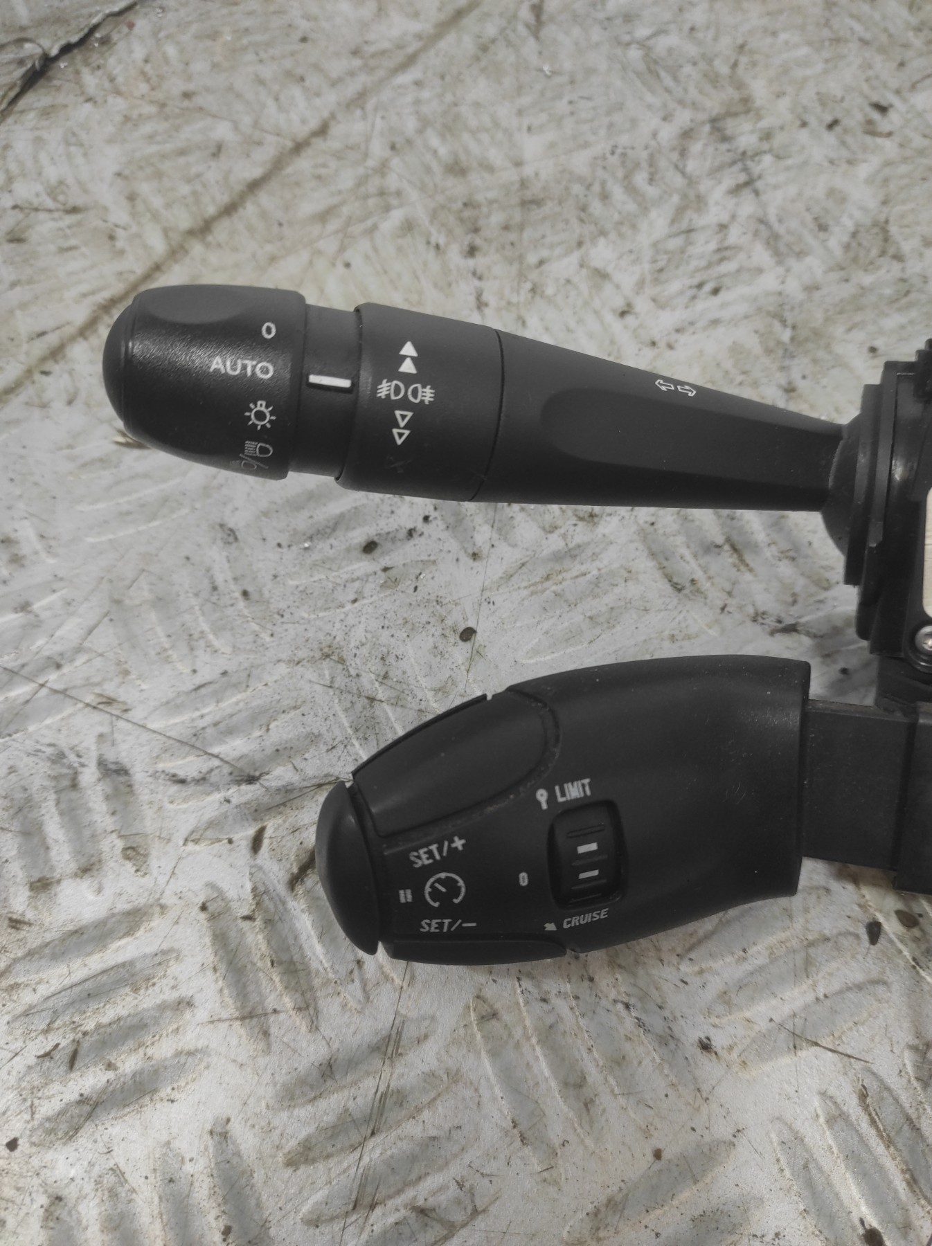 Com (Bloc Contacteur Tournant+Commodo Essuie Glace+Commodo Phare) PEUGEOT 208 1 PHASE 1 – 98030392ZD