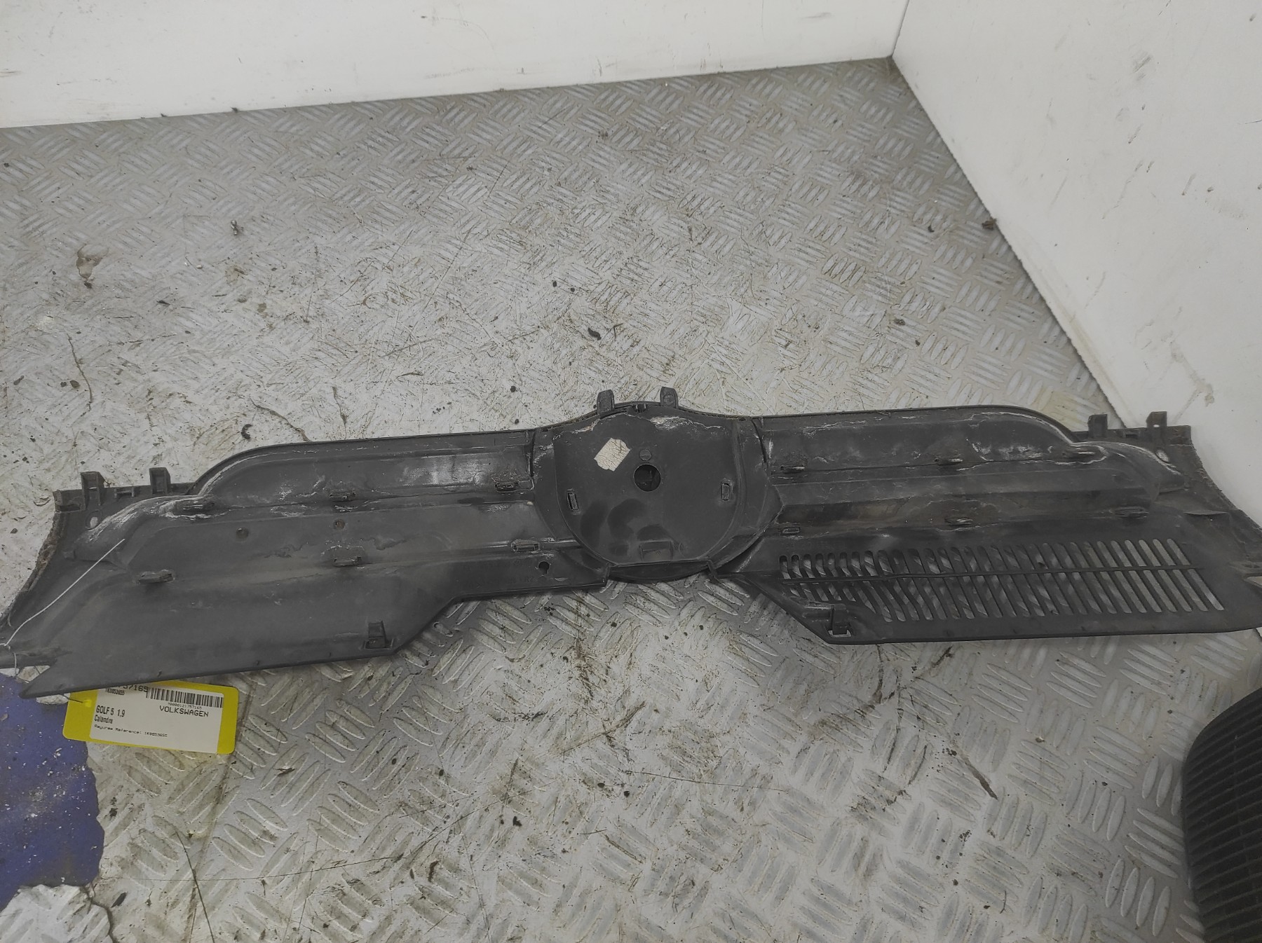 Calandre VOLKSWAGEN GOLF 5 – 1K0853655