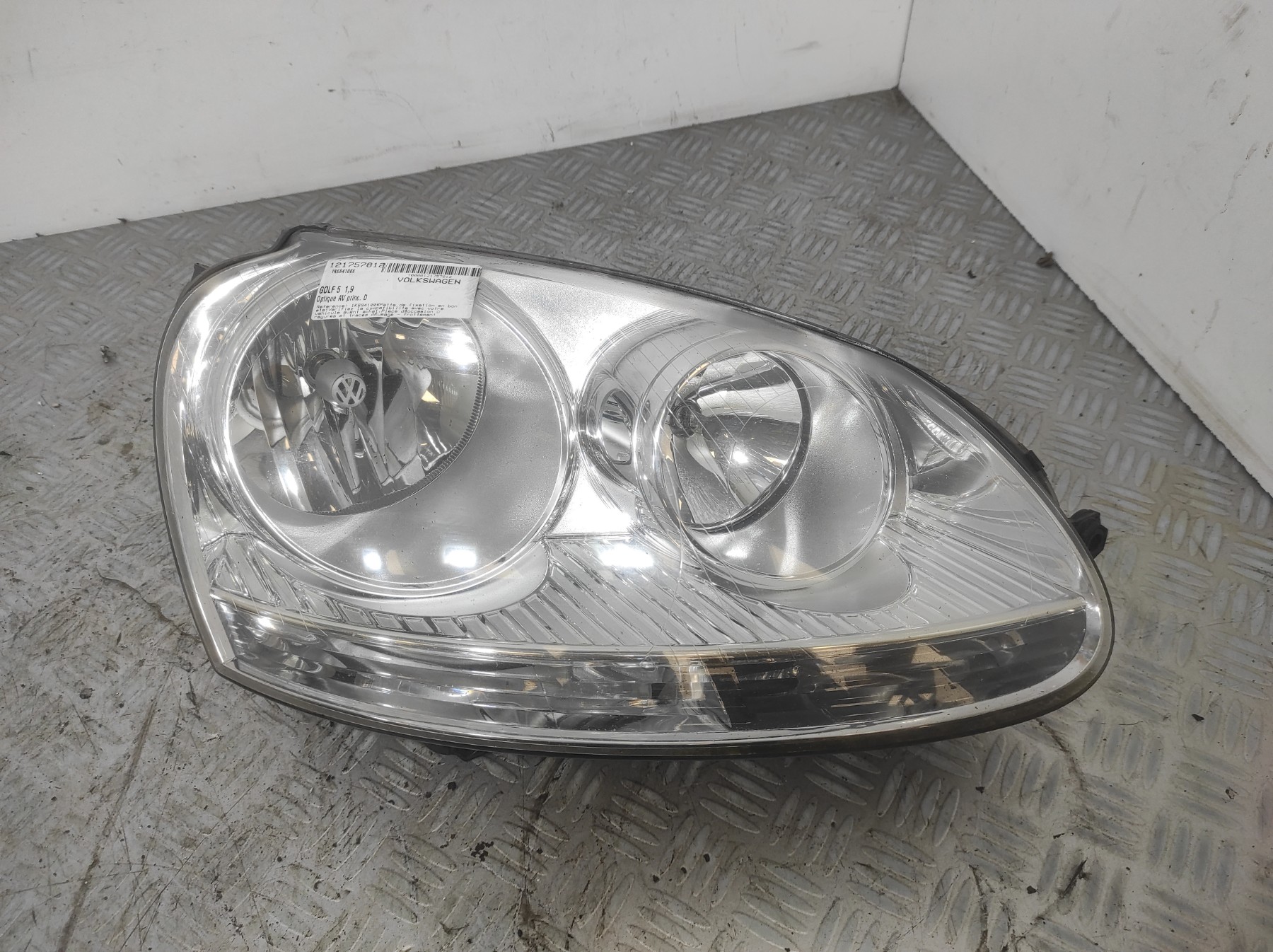 Optique avant principal droit (feux)(phare) VOLKSWAGEN GOLF 5 – 1K6941006