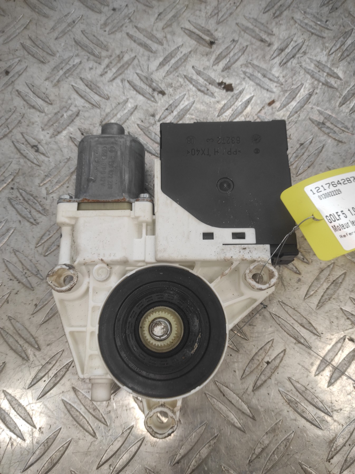 Moteur leve vitre avant gauche VOLKSWAGEN GOLF 5 – 130822229