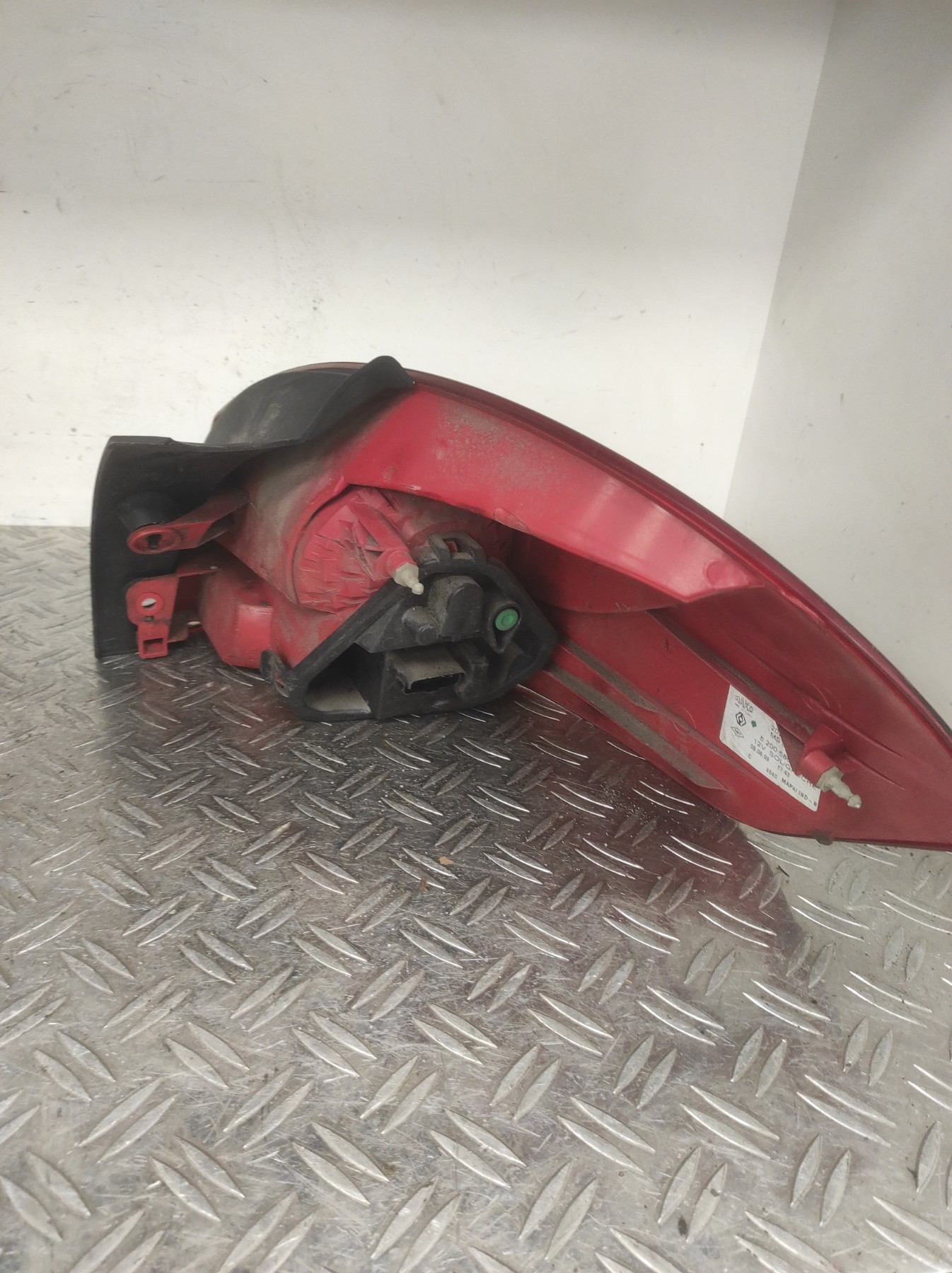 Feu arriere principal gauche (feux) RENAULT CLIO 3 PHASE 2 BREAK – 8200586843
