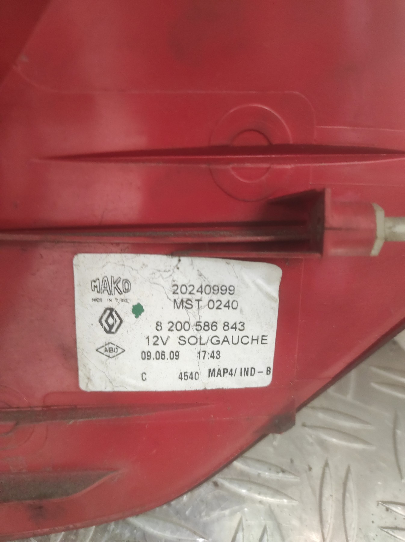 Feu arriere principal gauche (feux) RENAULT CLIO 3 PHASE 2 BREAK – 8200586843