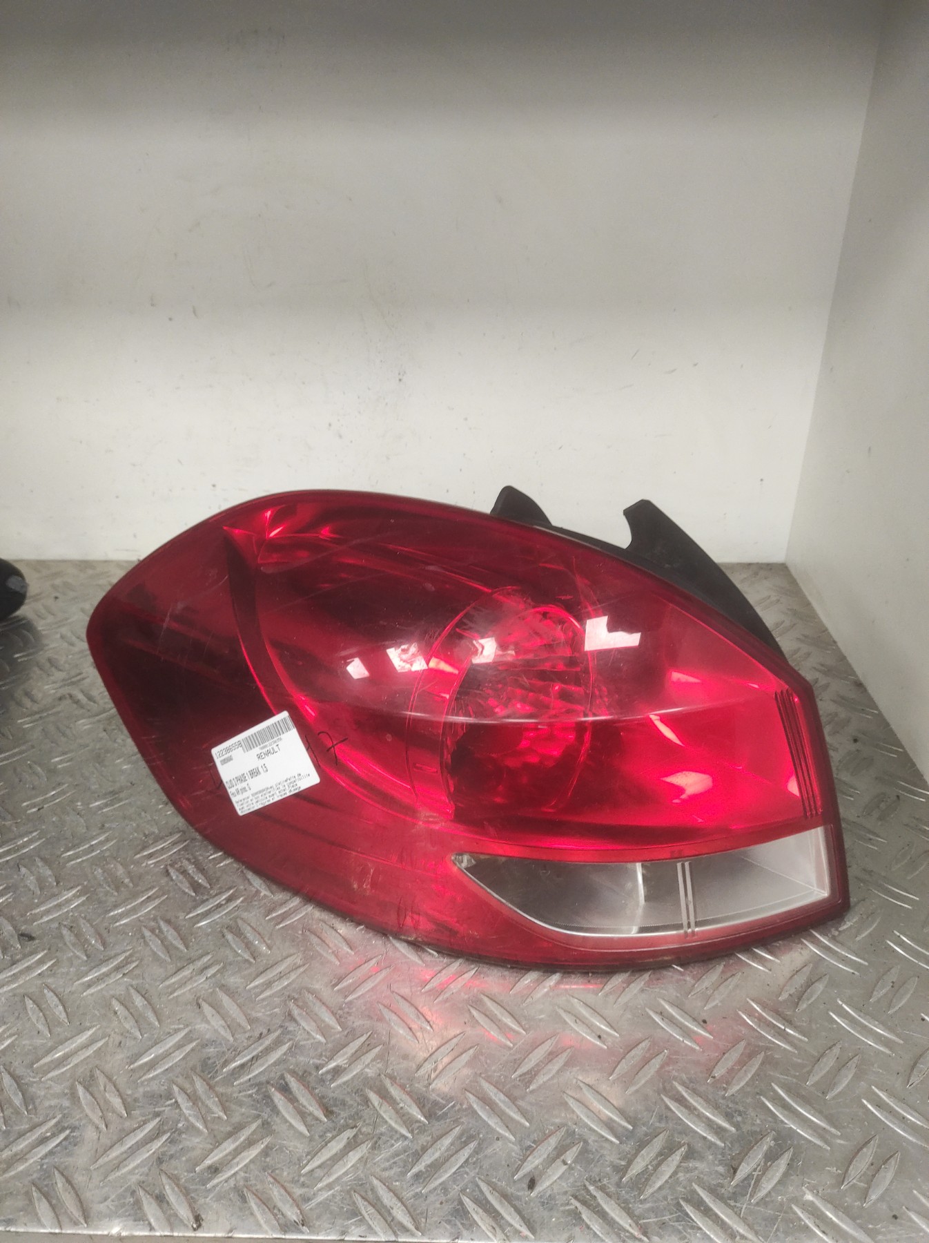 Feu arriere principal gauche (feux) RENAULT CLIO 3 PHASE 2 BREAK – 8200586843
