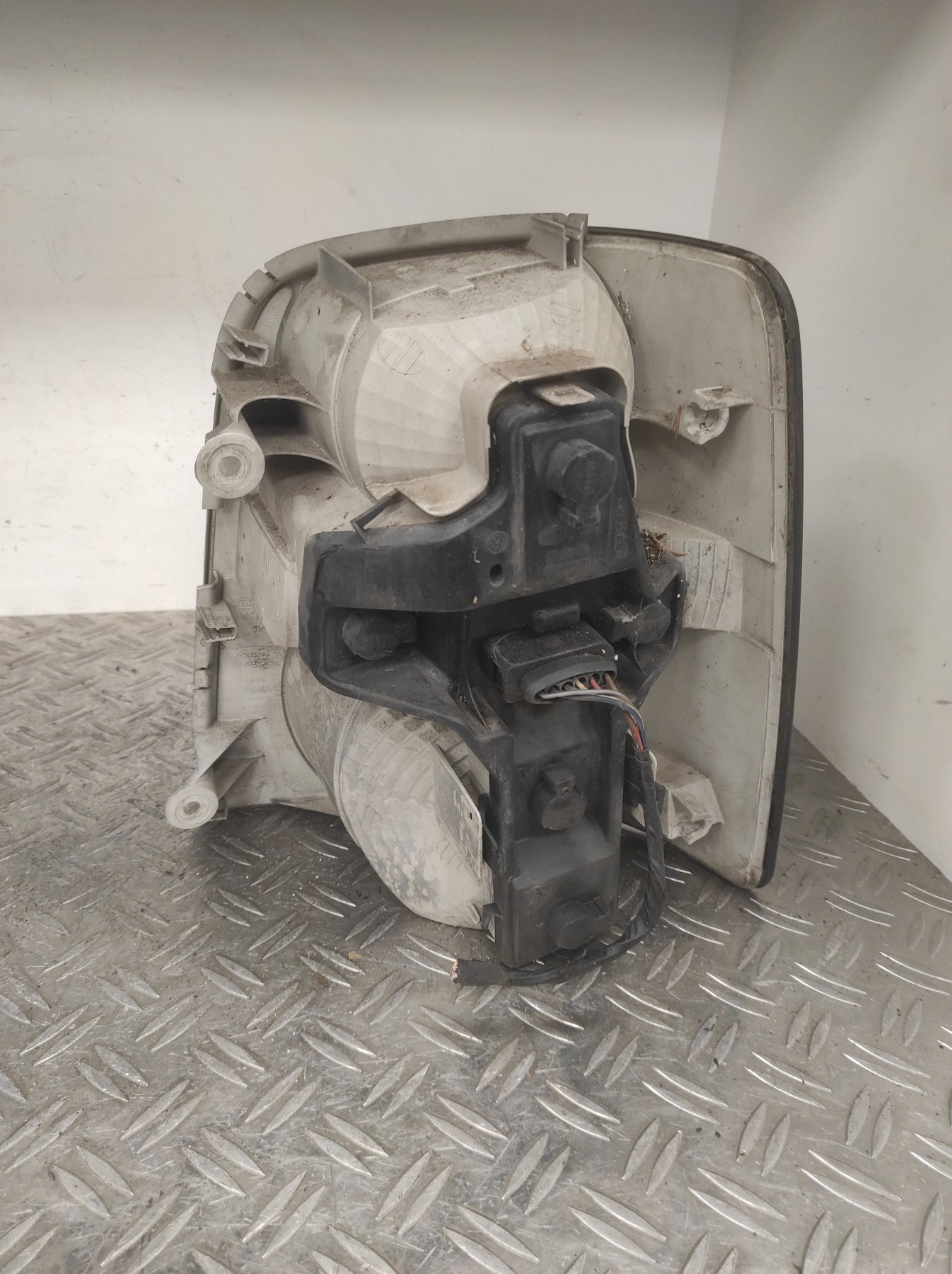 Feu arriere principal gauche (feux) VOLKSWAGEN TOURAN 1 PHASE 2 – 1T0945095