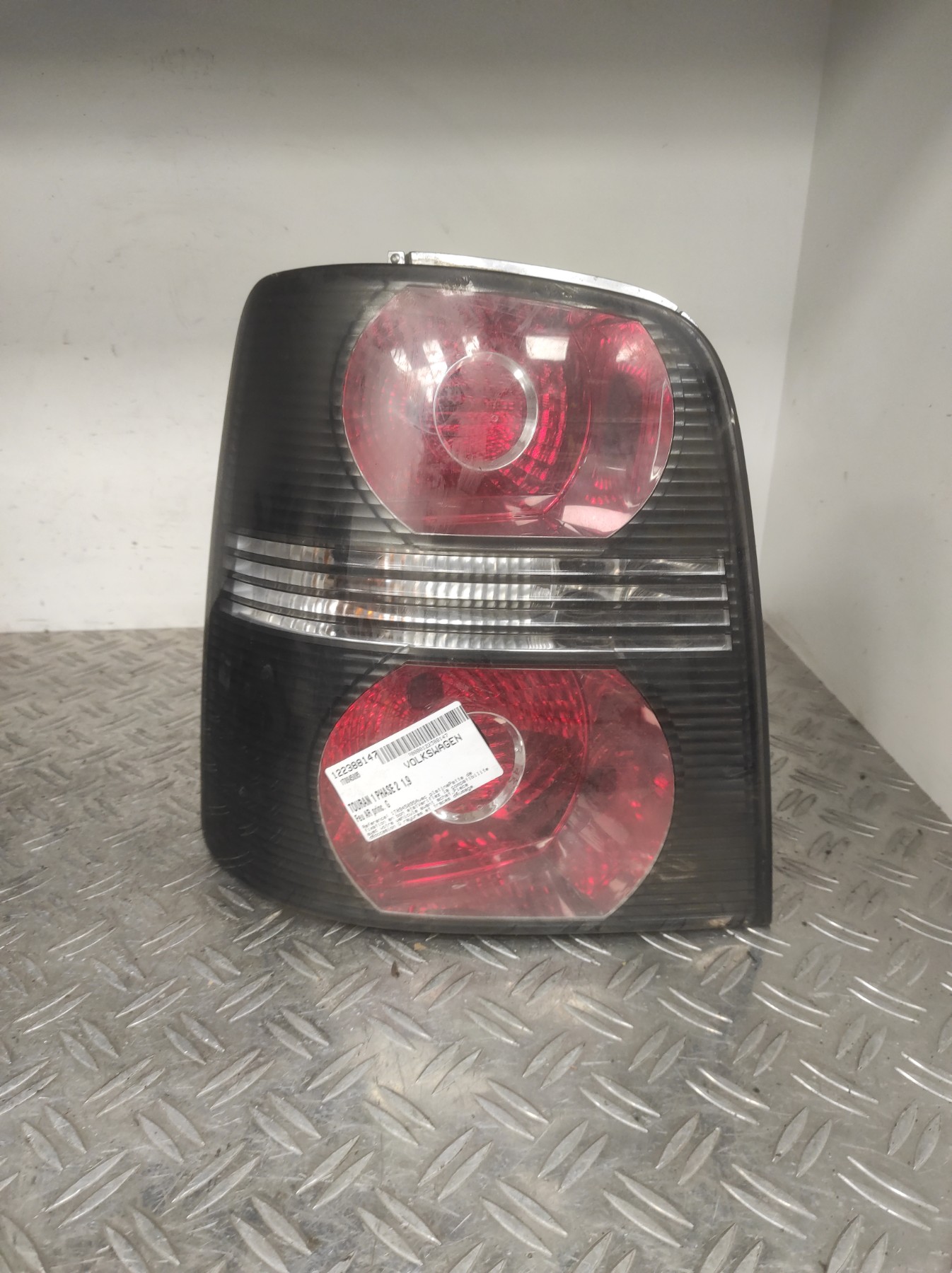 Feu arriere principal gauche (feux) VOLKSWAGEN TOURAN 1 PHASE 2 – 1T0945095