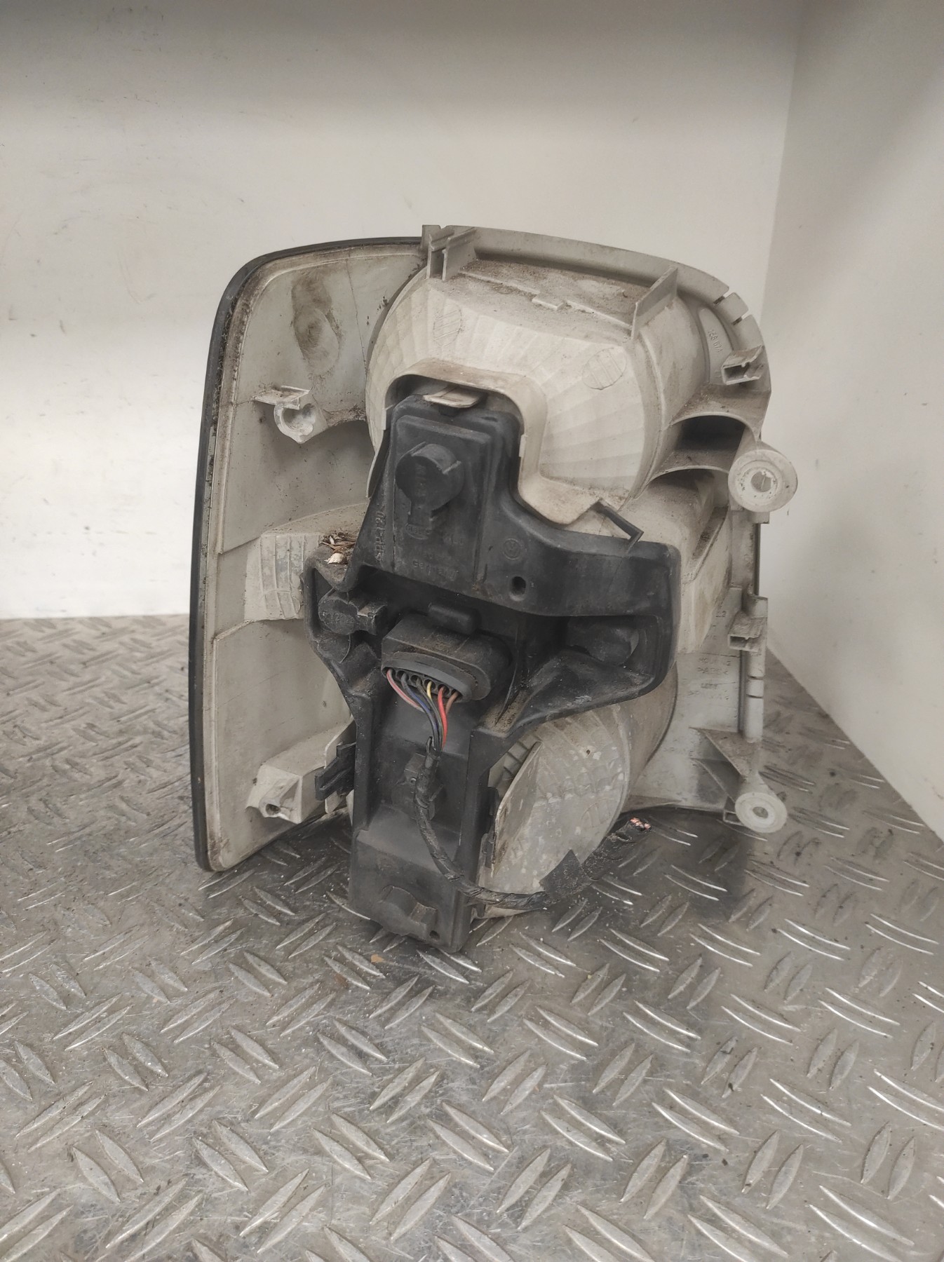 Feu arriere principal droit (feux) VOLKSWAGEN TOURAN 1 PHASE 2 – 1T0945096