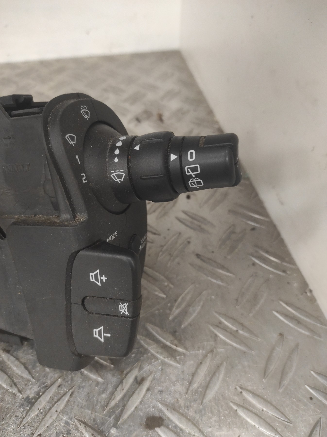 Com (Bloc Contacteur Tournant+Commodo Essuie Glace+Commodo Phare) RENAULT CLIO 3 PHASE 2 BREAK – 8200627615