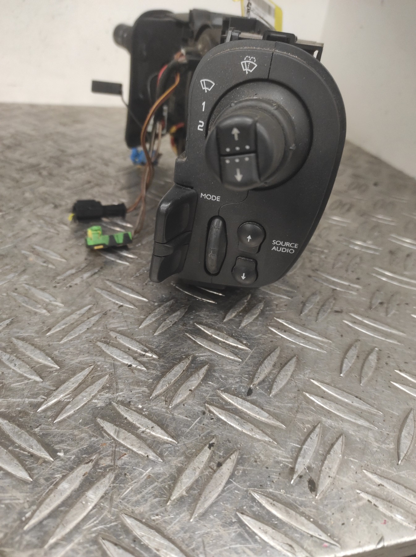 Com (Bloc Contacteur Tournant+Commodo Essuie Glace+Commodo Phare) RENAULT CLIO 3 PHASE 2 BREAK – 8200627615