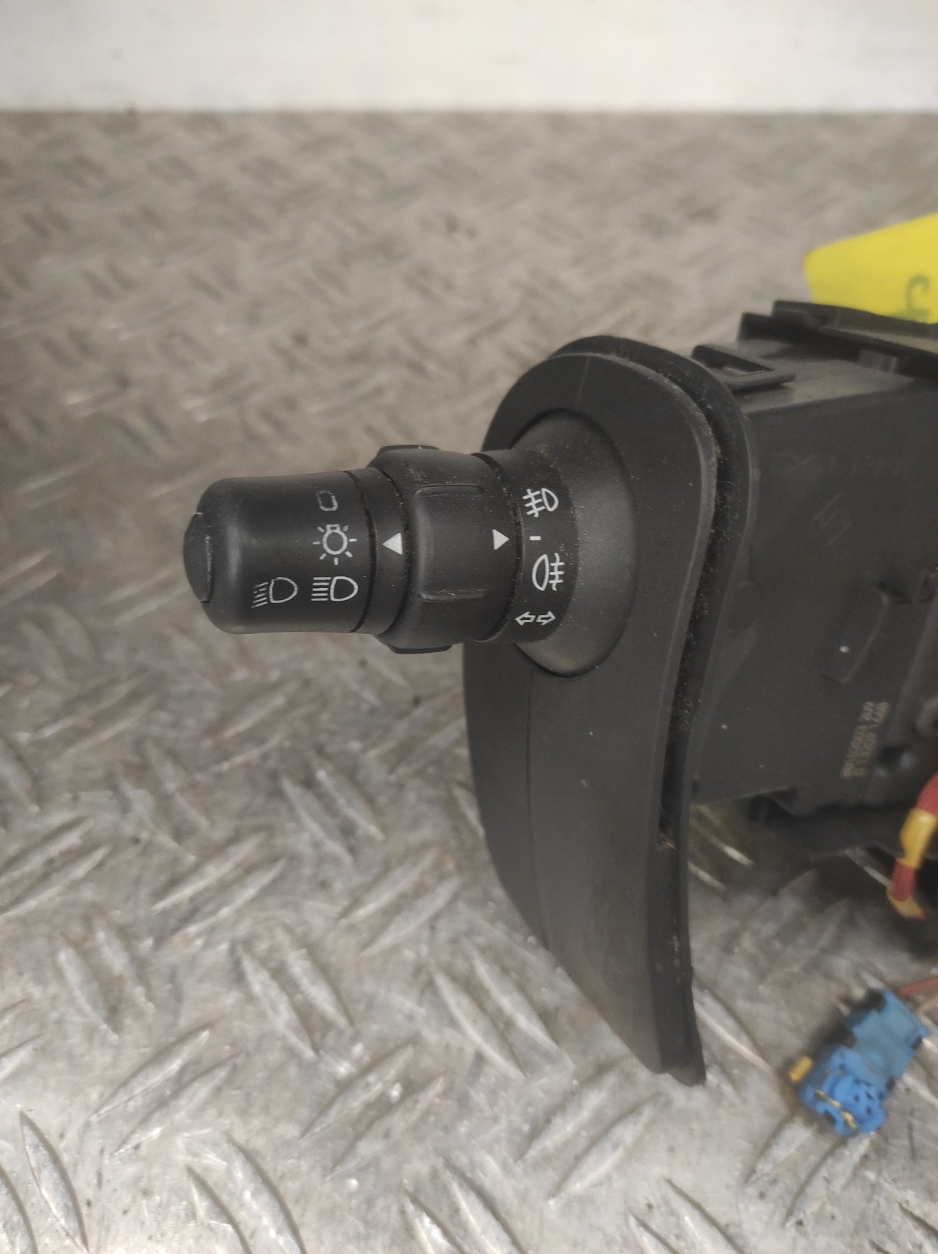 Com (Bloc Contacteur Tournant+Commodo Essuie Glace+Commodo Phare) RENAULT CLIO 3 PHASE 2 BREAK – 8200627615