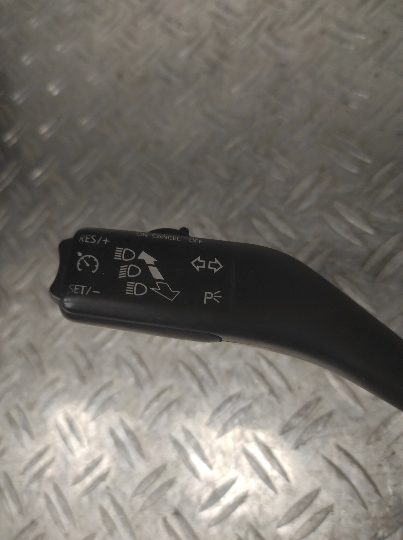 Com (Bloc Contacteur Tournant+Commodo Essuie Glace+Commodo Phare) VOLKSWAGEN TOURAN 1 PHASE 2 – 1K0953503