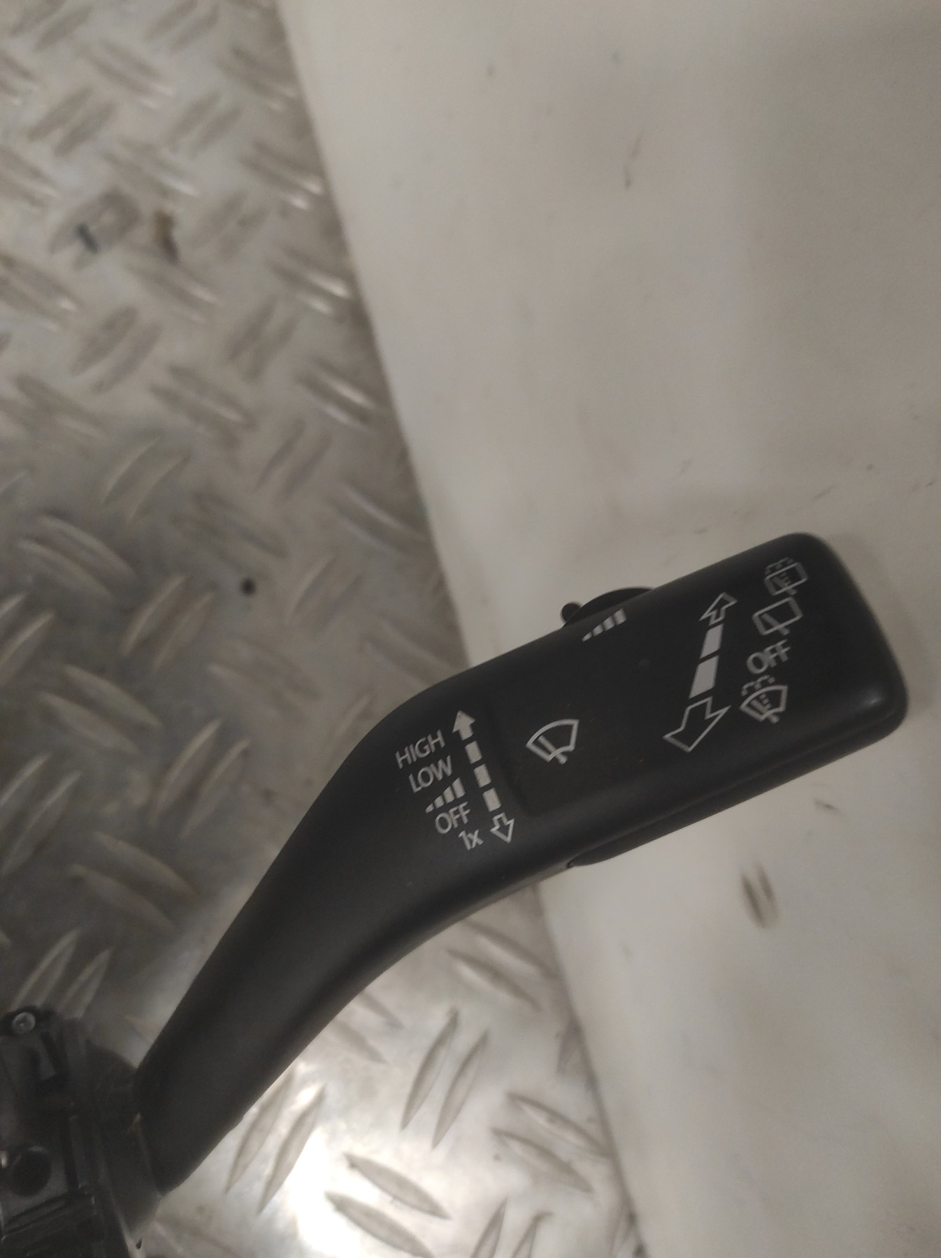 Com (Bloc Contacteur Tournant+Commodo Essuie Glace+Commodo Phare) VOLKSWAGEN TOURAN 1 PHASE 2 – 1K0953503