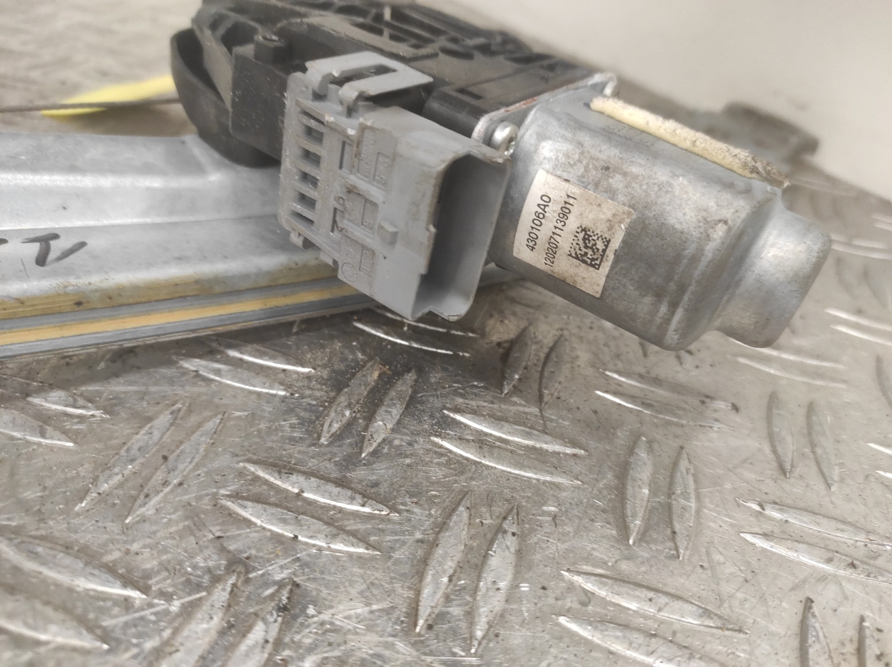 Leve vitre electrique arriere gauche CITROEN C4 2 PHASE 1 – 121789