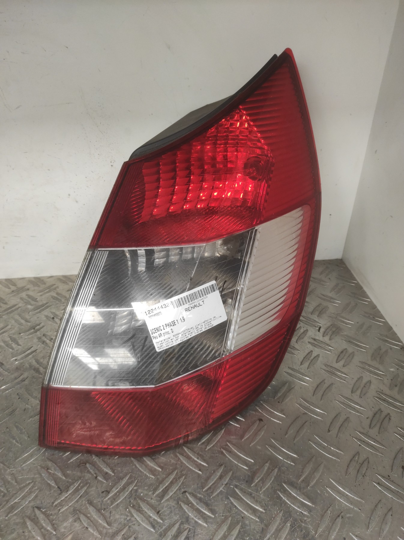 Feu arriere principal droit (feux) RENAULT SCENIC 2 PHASE 1 – 8200493375
