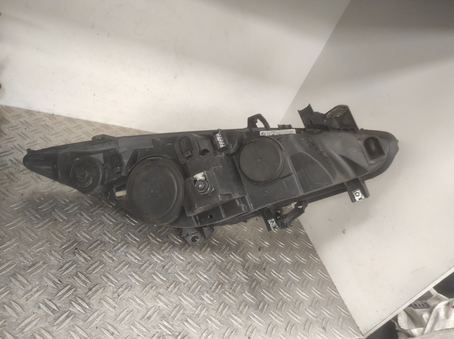 Optique avant principal gauche (feux)(phare) PEUGEOT 307 PHASE 2 – 9681834880