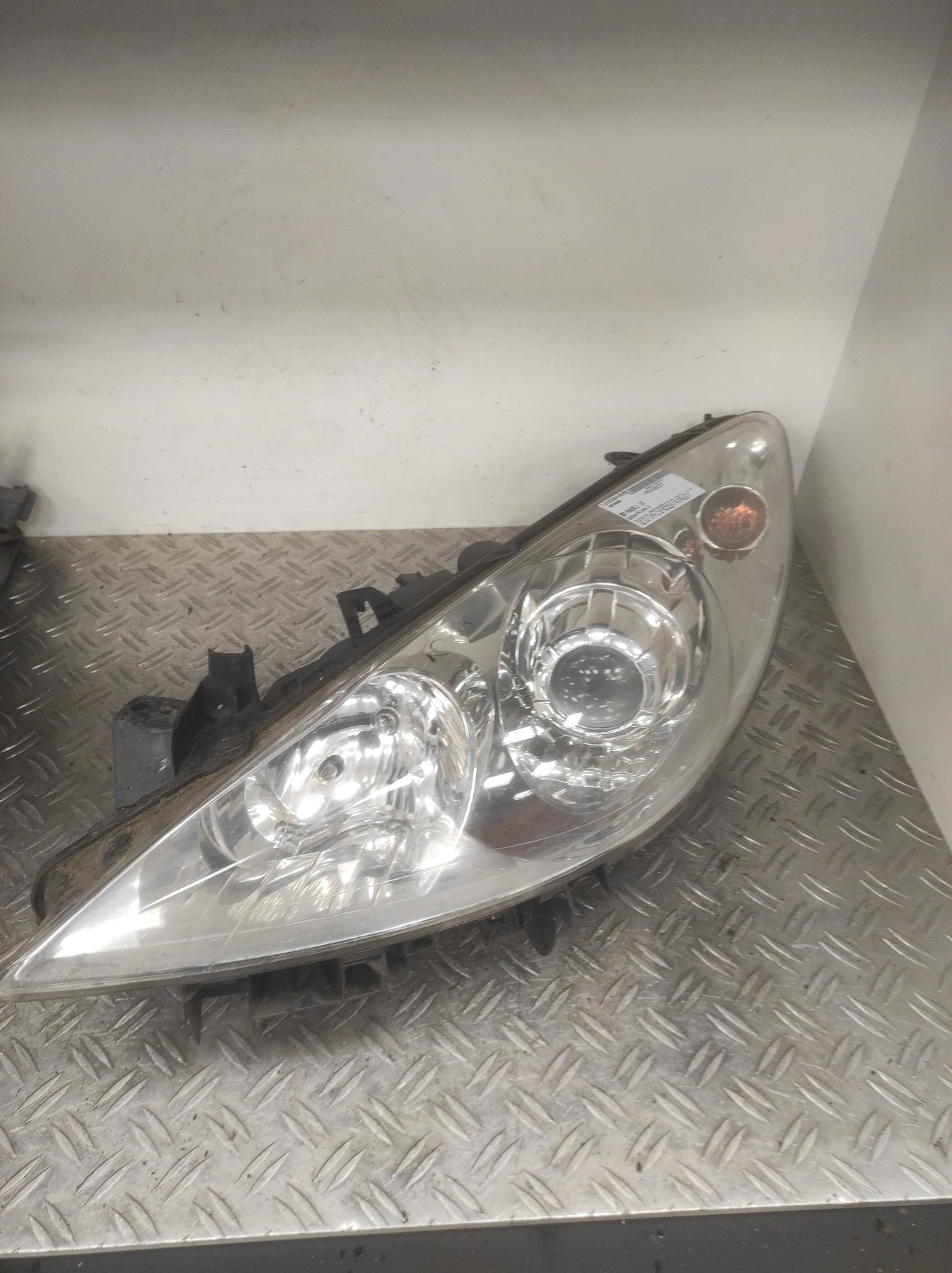 Optique avant principal gauche (feux)(phare) PEUGEOT 307 PHASE 2 – 9681834880