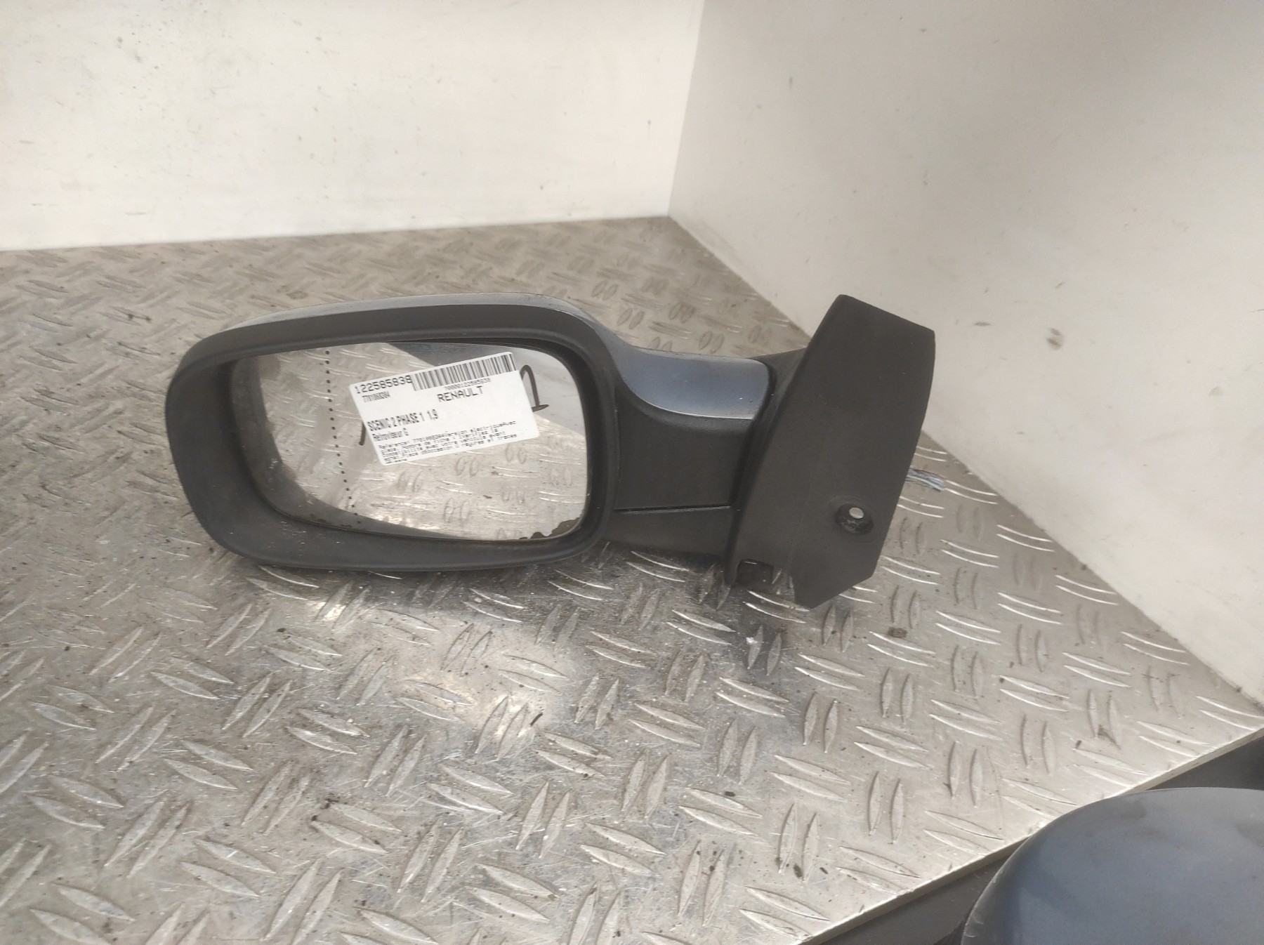 Retroviseur gauche RENAULT SCENIC 2 PHASE 1 – 7701068384