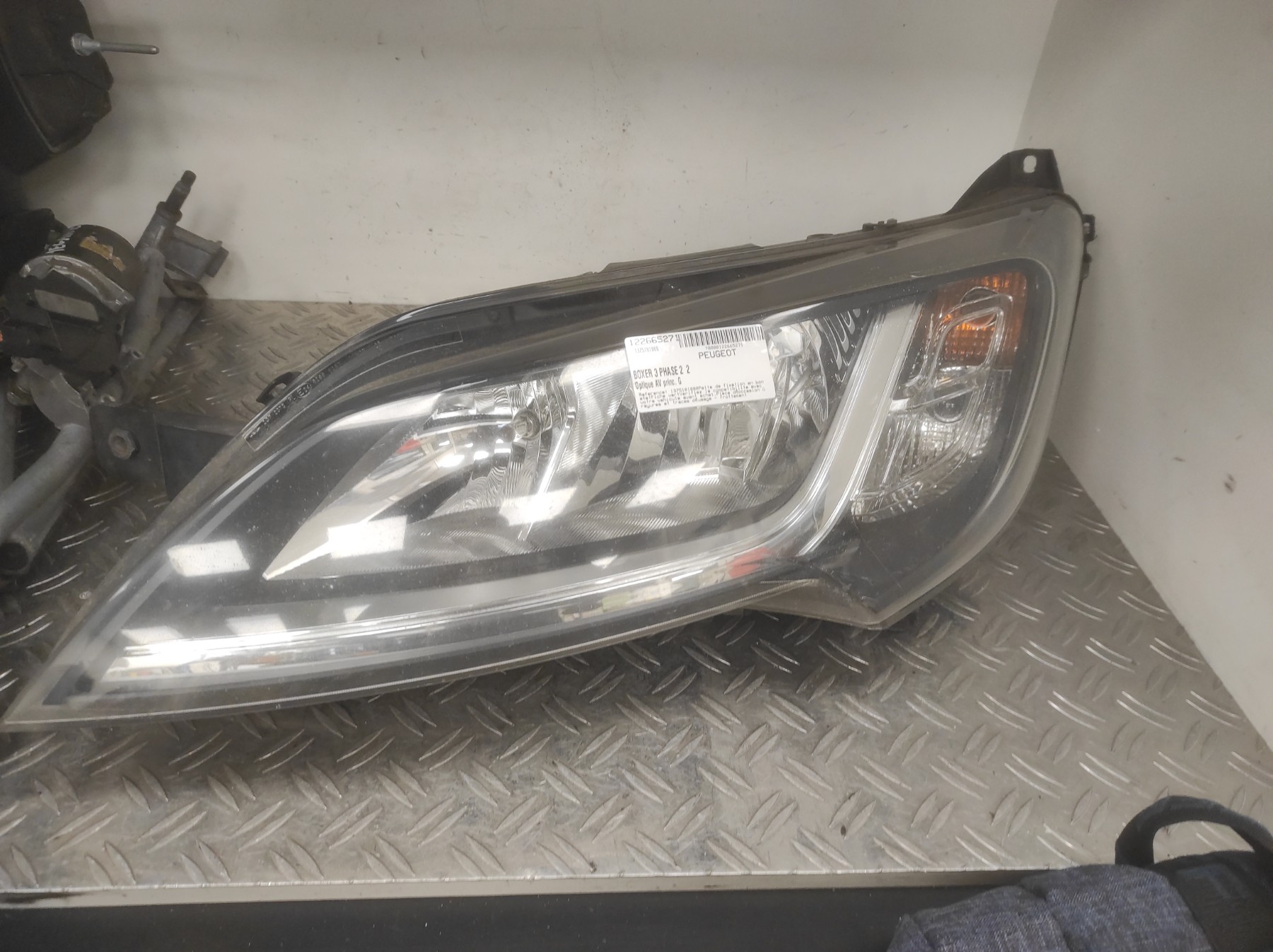 Optique avant principal gauche (feux)(phare) PEUGEOT BOXER 3 PHASE 2 – 1375101080