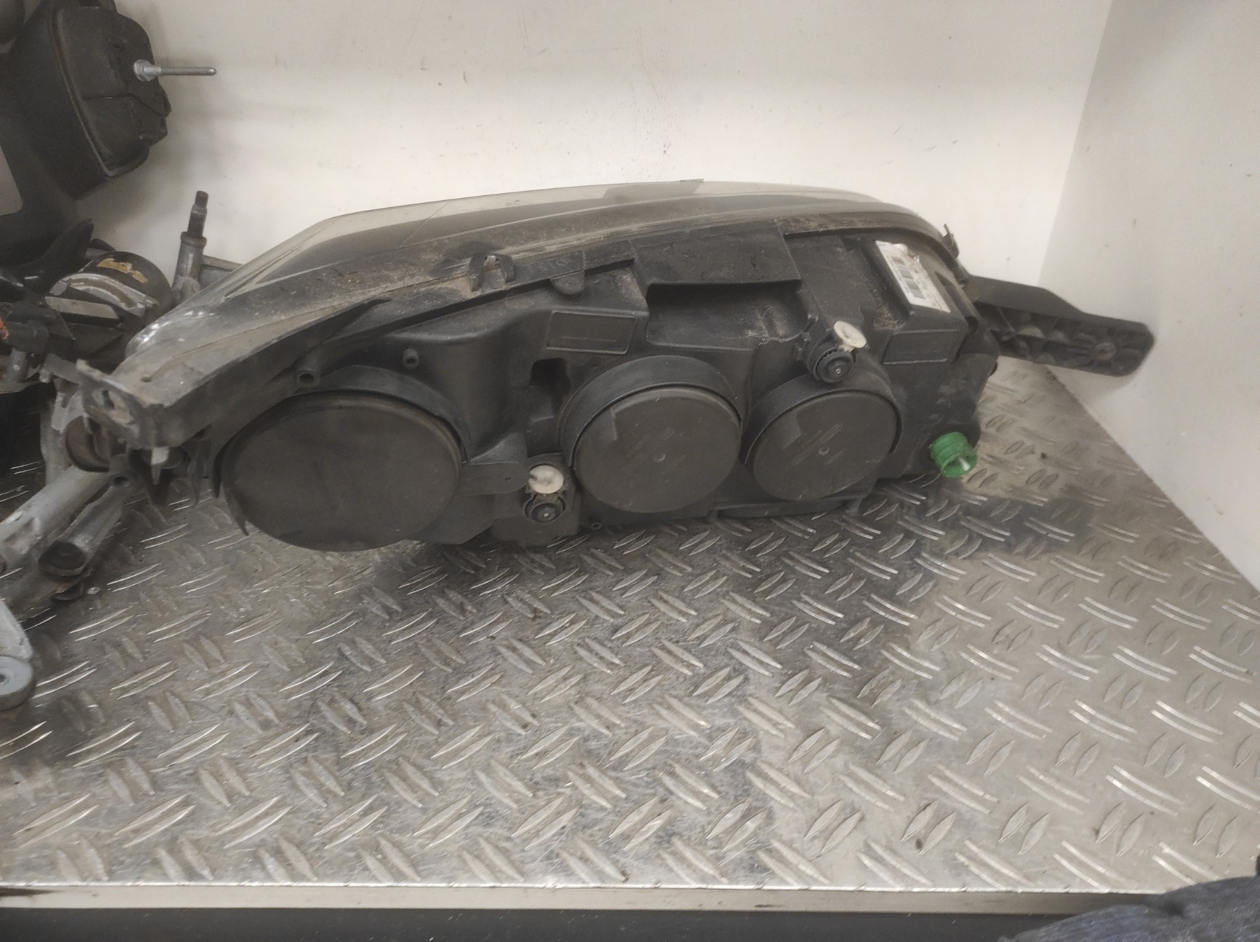 Optique avant principal gauche (feux)(phare) PEUGEOT BOXER 3 PHASE 2 – 1375101080