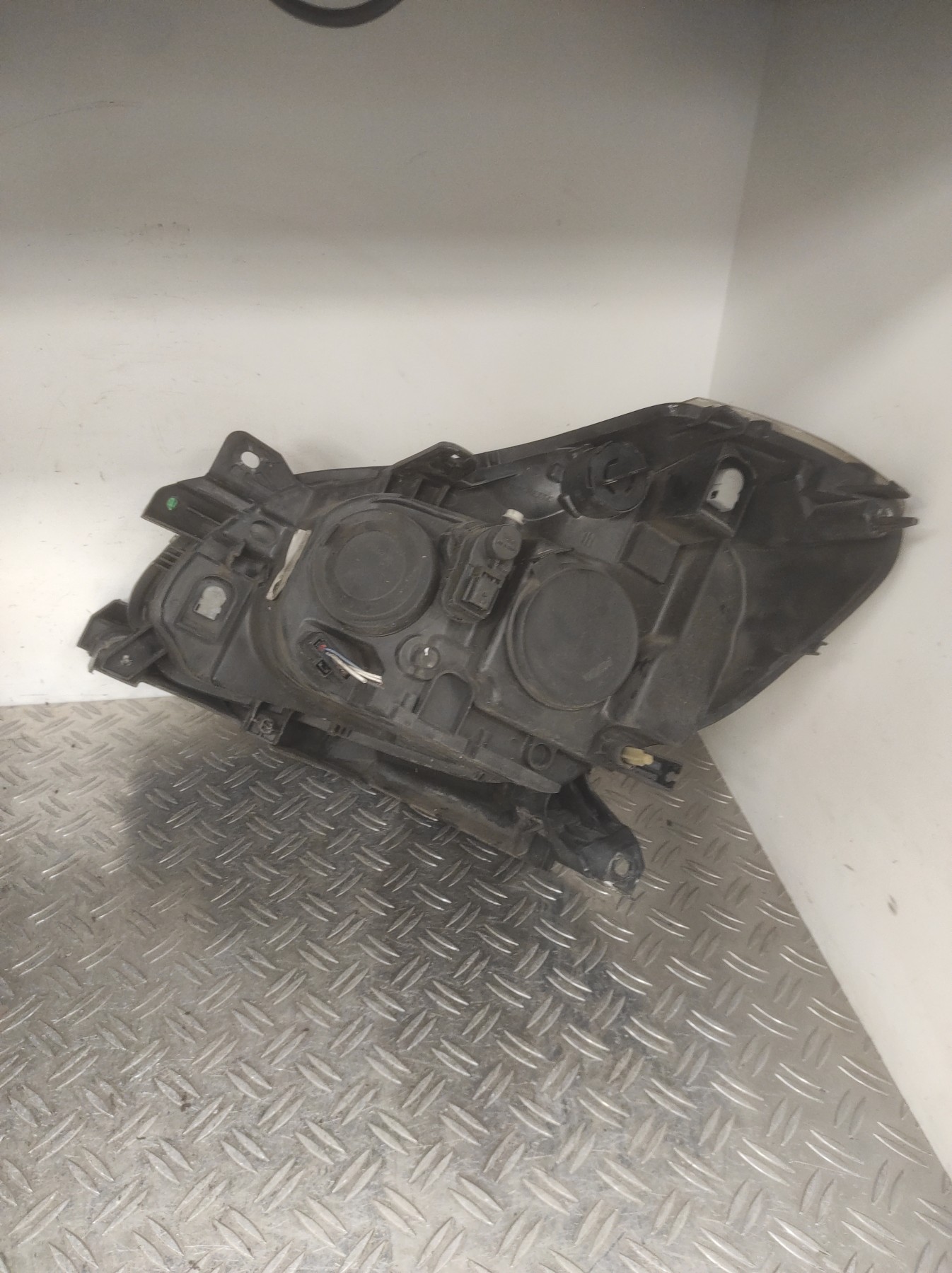 Optique avant principal droit (feux)(phare) RENAULT CLIO 3 PHASE 1 – 8200459823