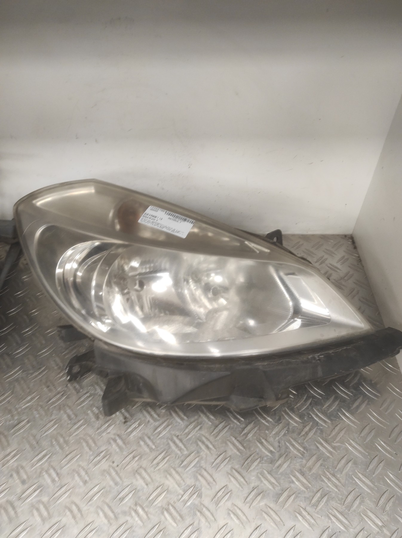 Optique avant principal droit (feux)(phare) RENAULT CLIO 3 PHASE 1 – 8200459823