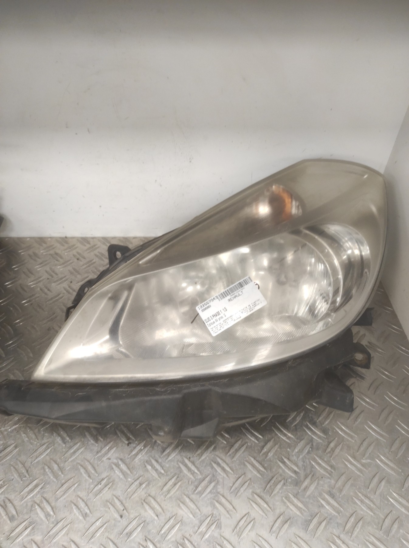 Optique avant principal gauche (feux)(phare) RENAULT CLIO 3 PHASE 1 – 8200459824