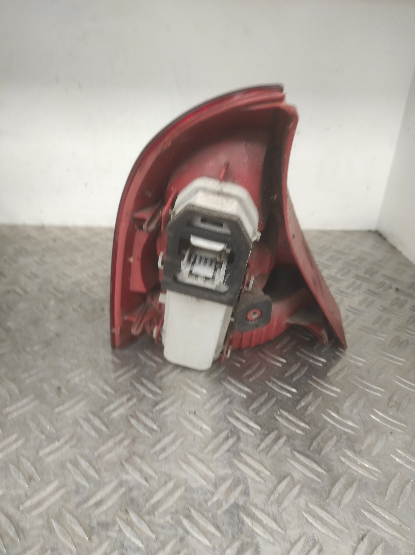 Feu arriere principal droit (feux) RENAULT CLIO 2 PHASE 2 – 8200071414