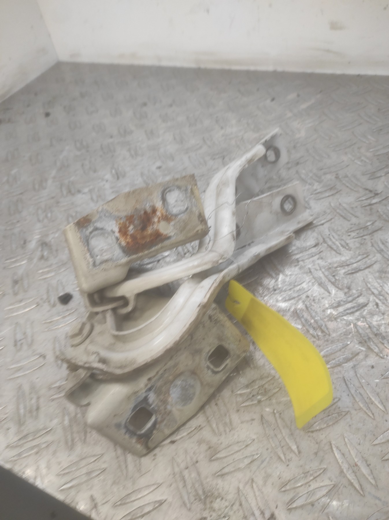 Charniere de capot PEUGEOT BOXER 3 PHASE 2 – 1612684780