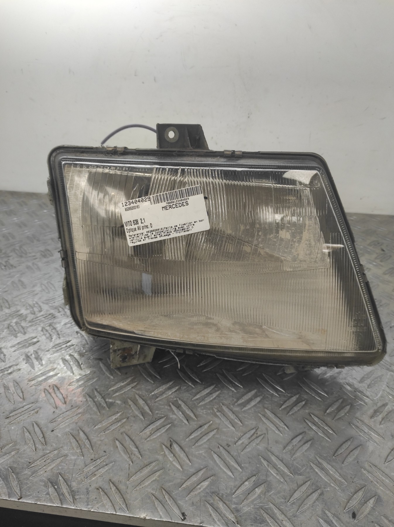 Optique avant principal droit (feux)(phare) MERCEDES VITO 638 – A6388200161
