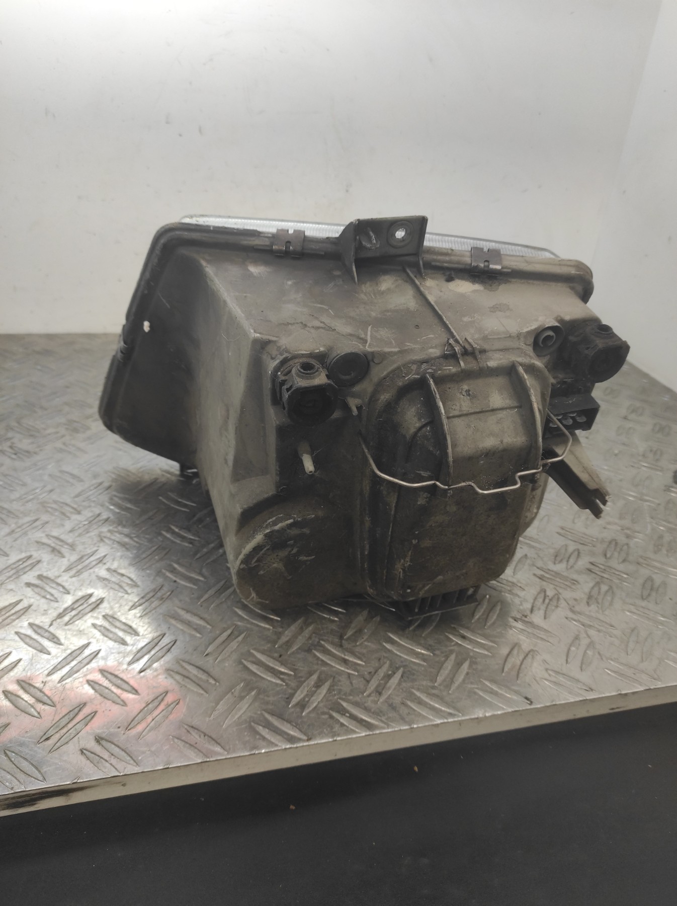 Optique avant principal droit (feux)(phare) MERCEDES VITO 638 – A6388200161