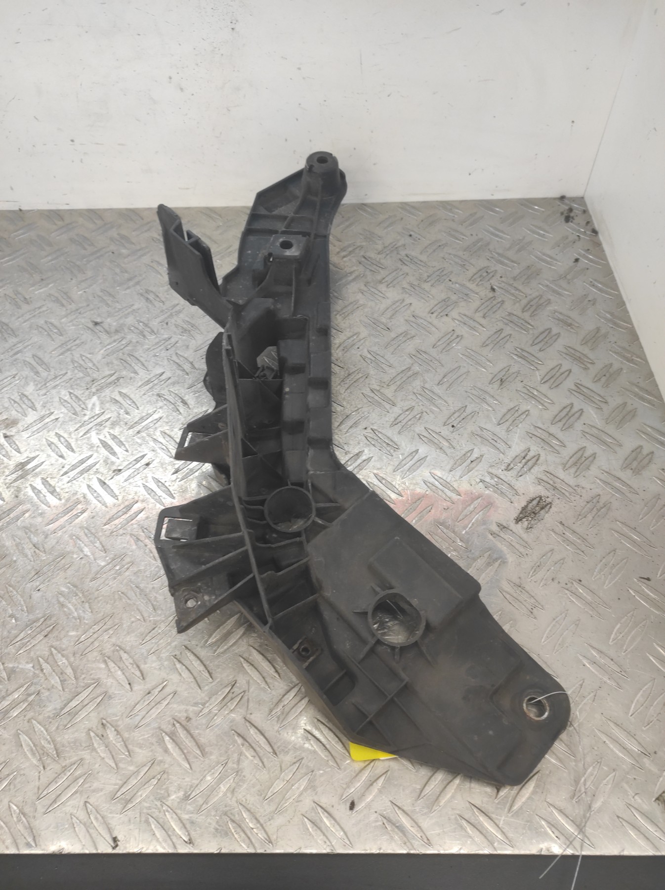 Support de phare gauche (tôle) FIAT DUCATO 3 PHASE 1 – 1375163080
