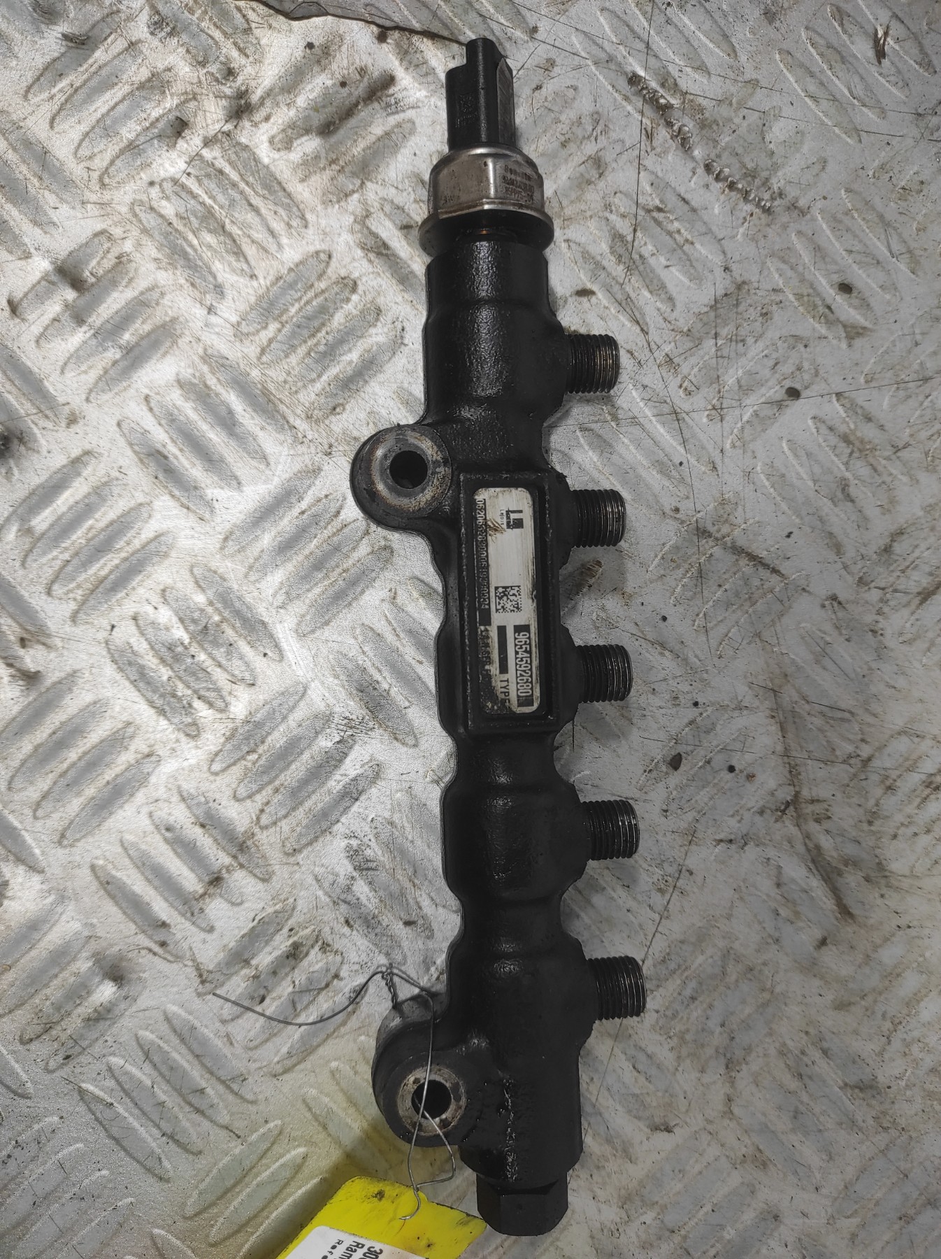 Rampe injection PEUGEOT 308 1 PHASE 2 – 9654592680