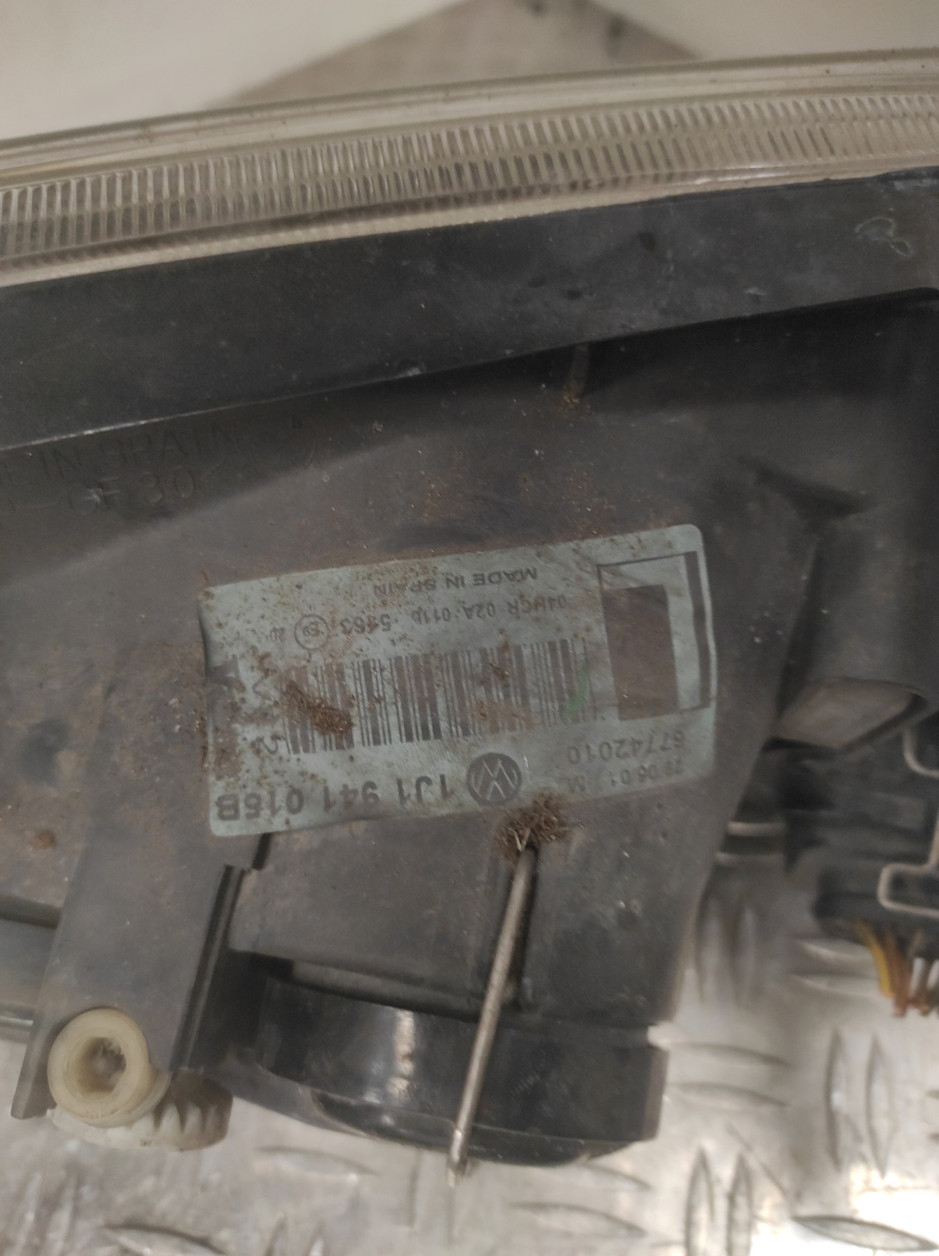 Optique avant principal gauche (feux)(phare) VOLKSWAGEN GOLF 4 – 1J1941016B