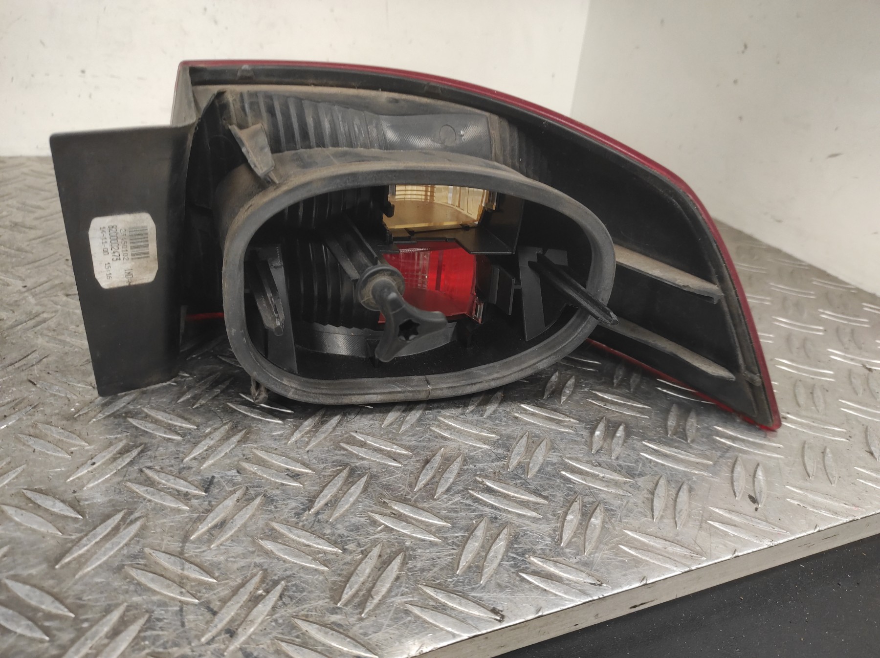 Feu arriere principal gauche (feux) RENAULT LAGUNA 2 PHASE 1 – 8200002473