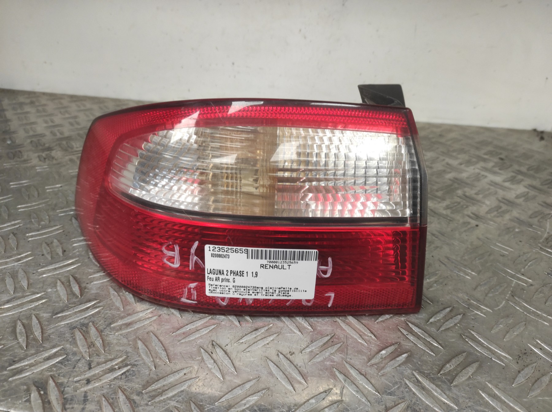 Feu arriere principal gauche (feux) RENAULT LAGUNA 2 PHASE 1 – 8200002473