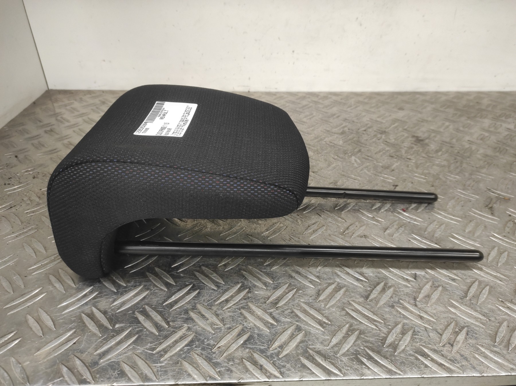 Appui tete arriere RENAULT CLIO 3 PHASE 1 – 7701061850